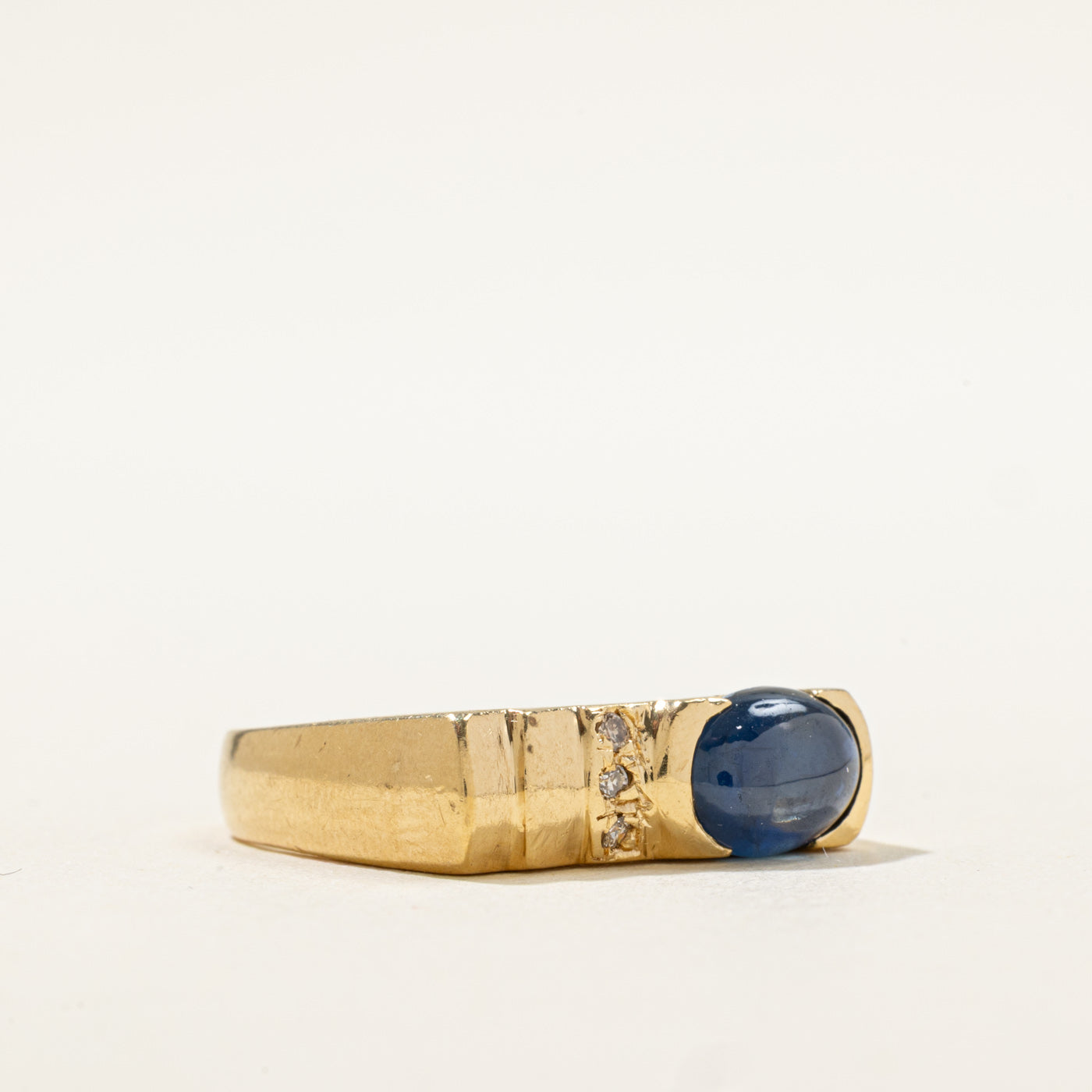 Bague saphir bleu et diamants | 1,80 ct, 0,03 ct au total | Taille 7,5 | 
