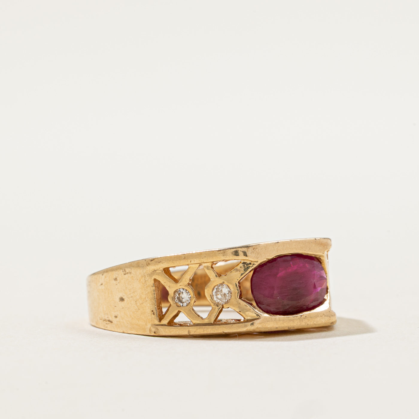 Bague en treillis rubis et diamants | 0,16 ct, 1,00 ct | Taille 6 | 