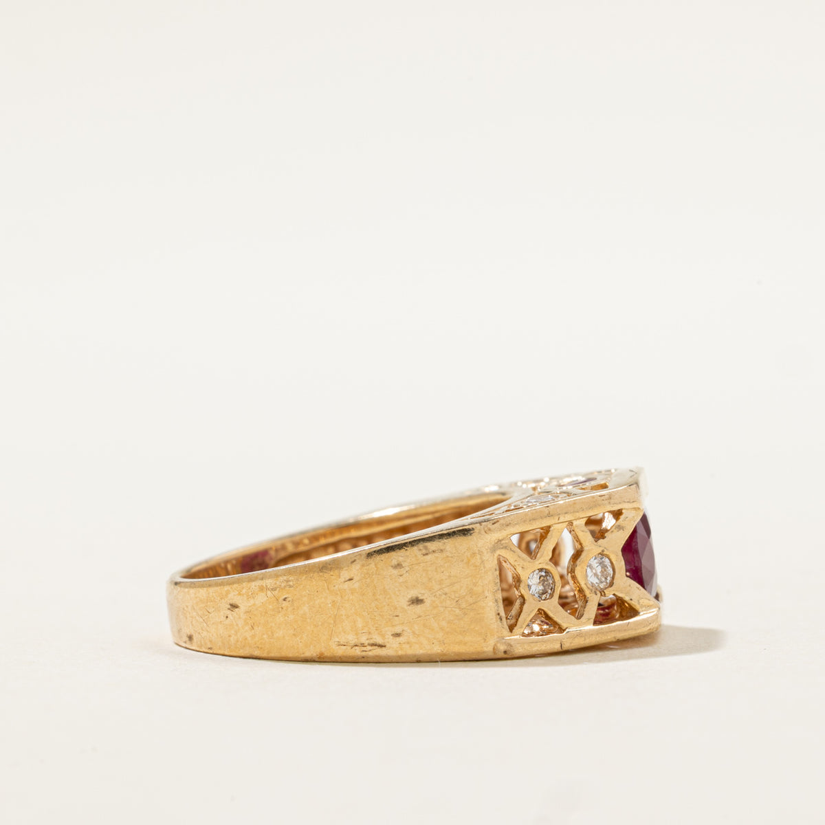 Bague en treillis rubis et diamants | 0,16 ct, 1,00 ct | Taille 6 | 