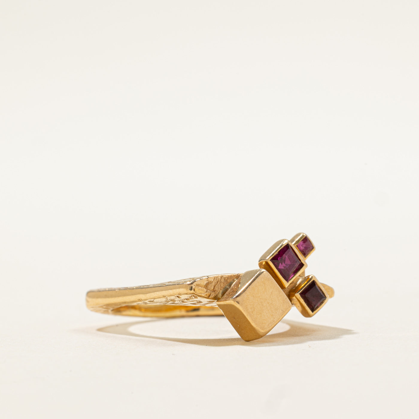 Bague abstraite en rubis « Cavelli » | 0,37 ct | Taille 7,5 | 