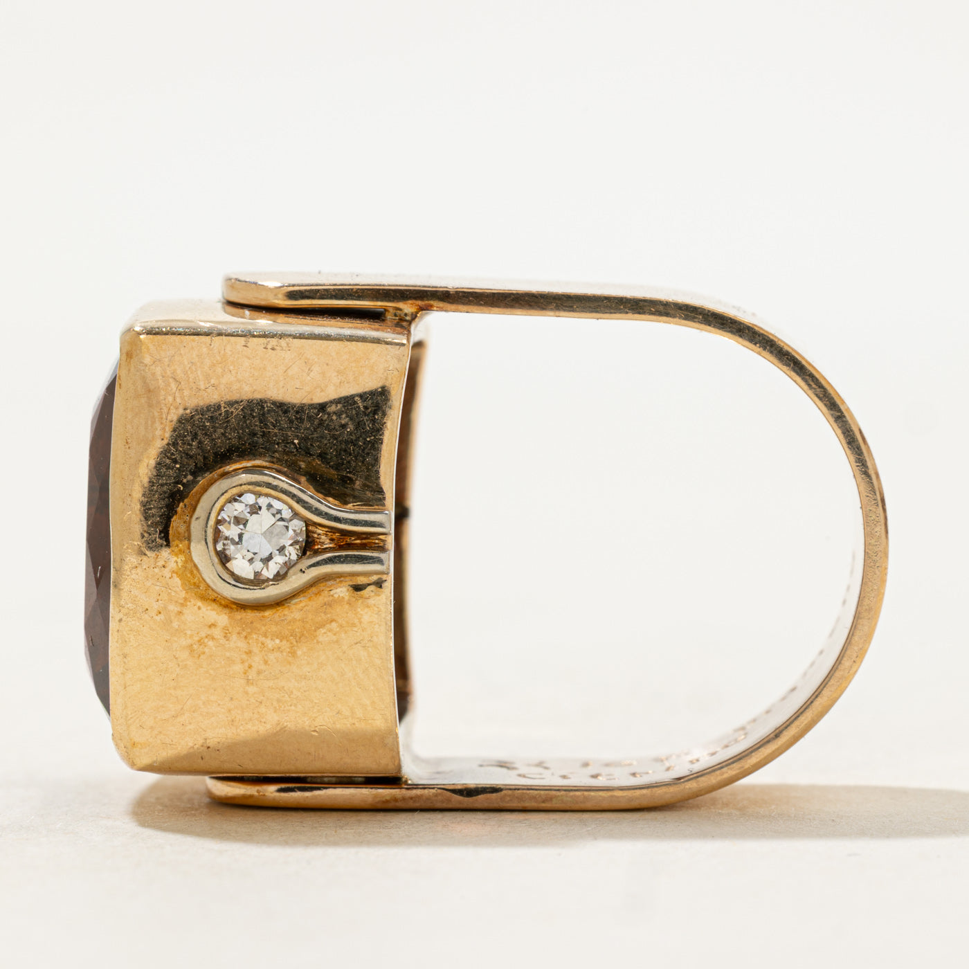 Bague cocktail en citrine et diamants | 24,00 ct, 0,17 ct | Taille 8,5 |