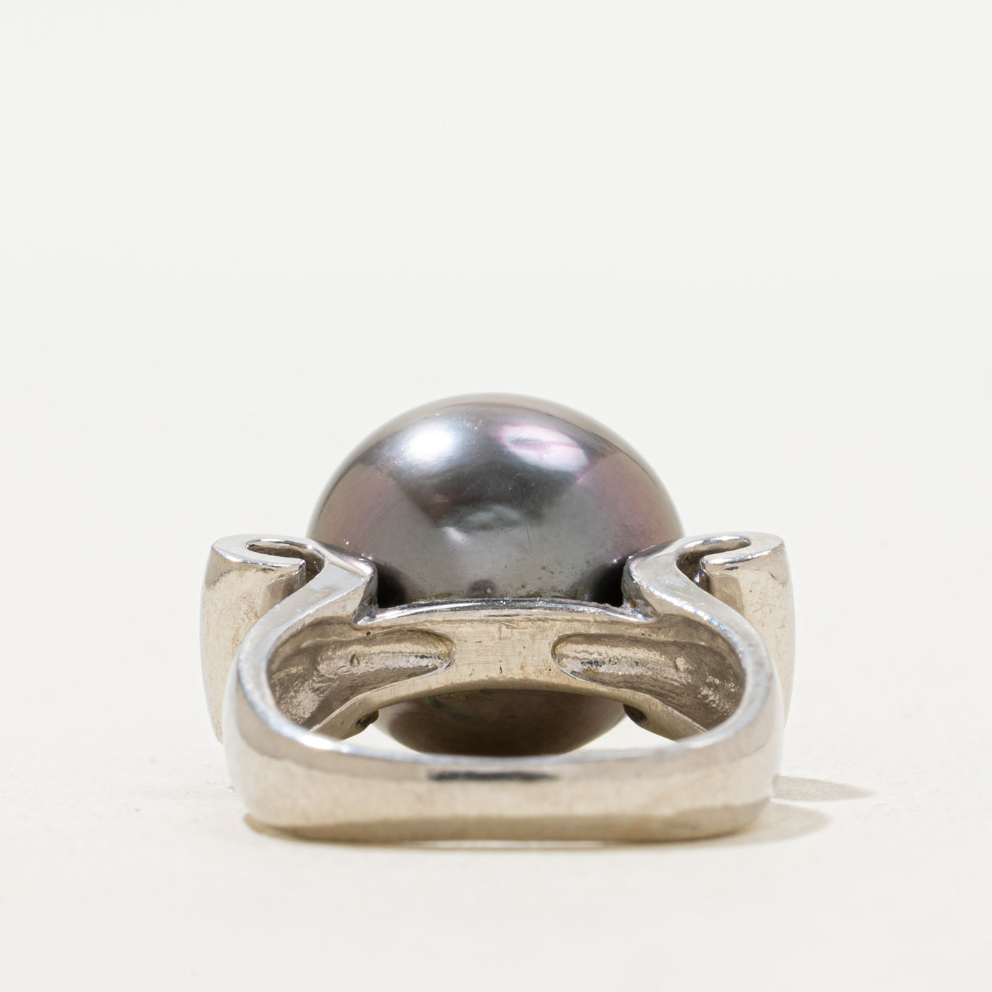 Bague en platine, perle de Tahiti et diamants | 0,17 ct | Taille 5,25 |