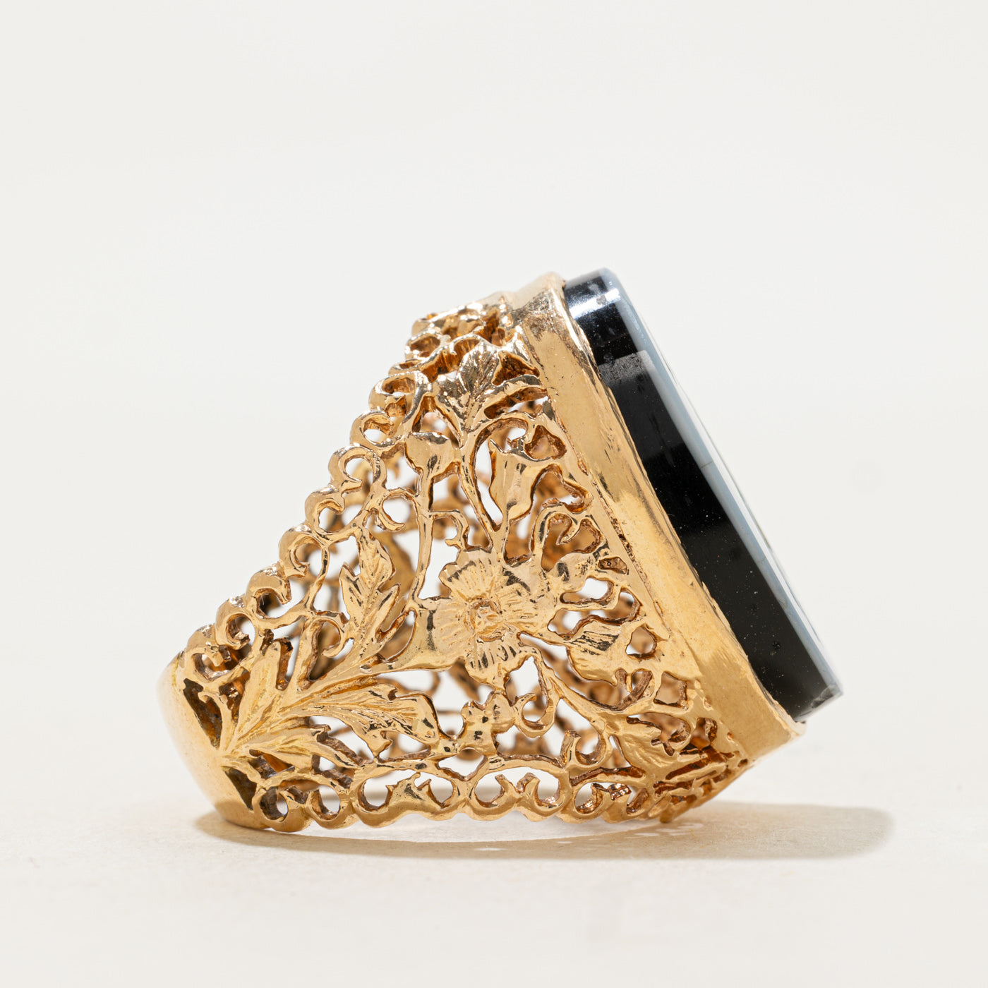 Intaglio Carved Onyx Ring | 11.00ct | SZ 7 |