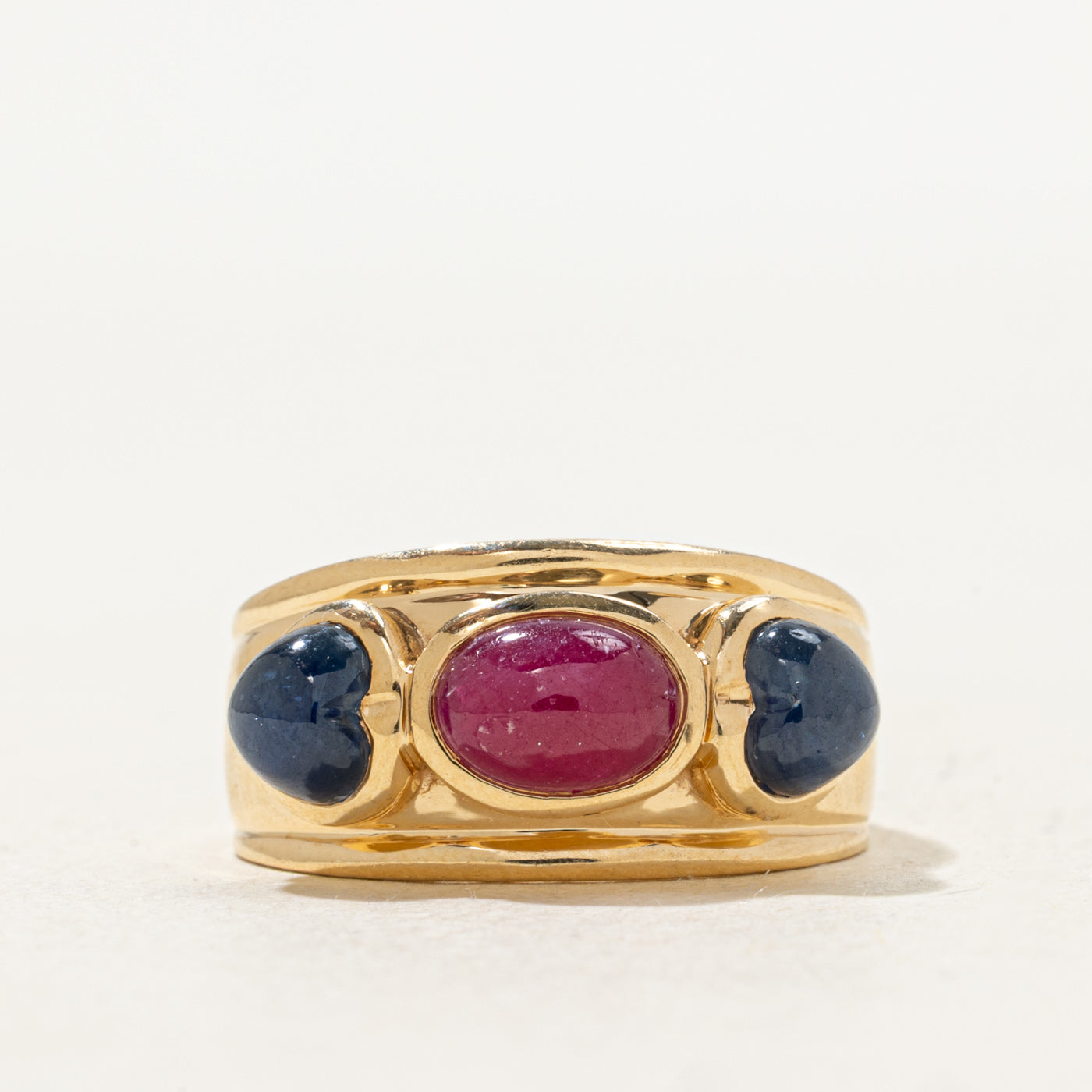 Bague trois pierres saphir et rubis | 2,20 ct au total, 1,25 ct | Taille 5,75 |