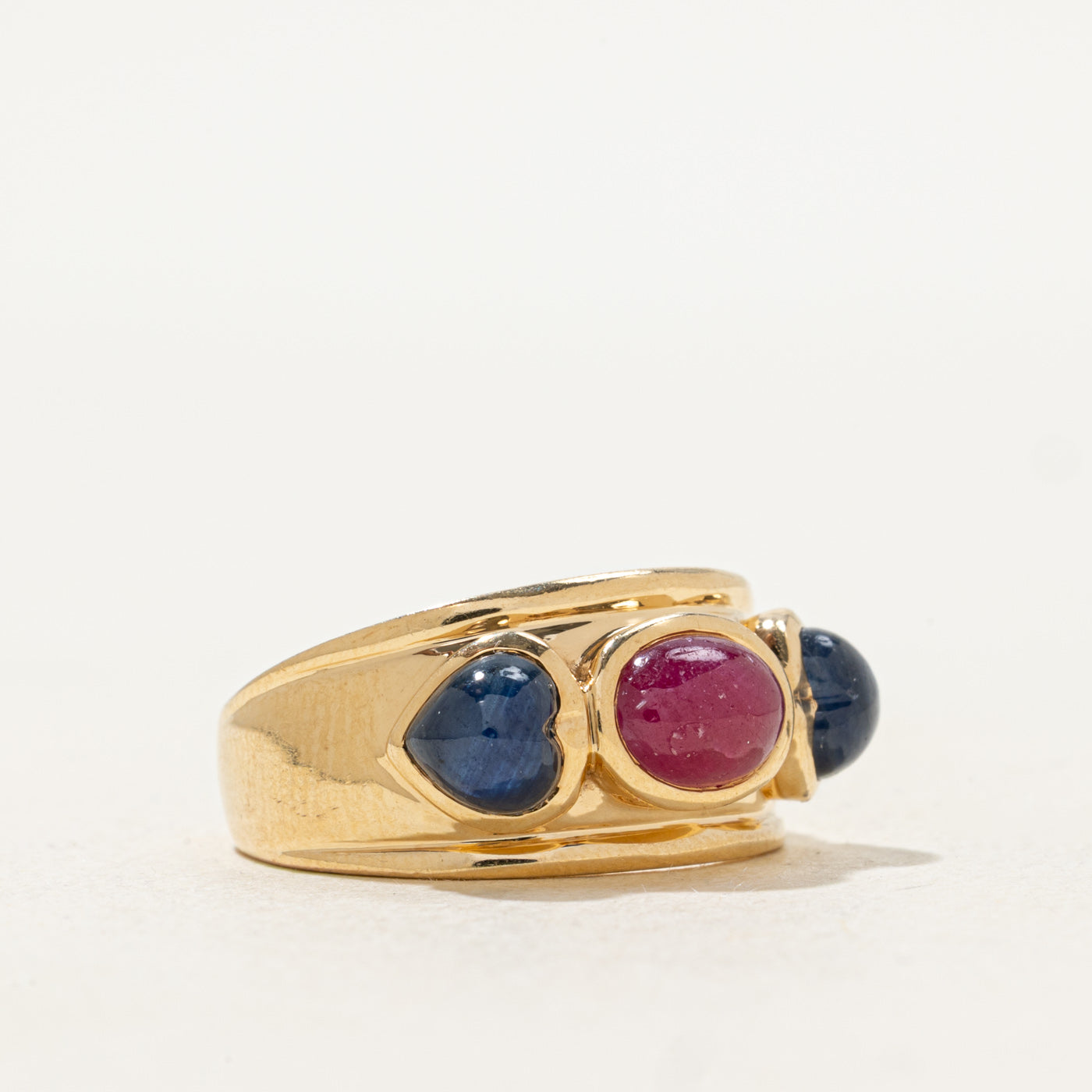 Bague trois pierres saphir et rubis | 2,20 ct au total, 1,25 ct | Taille 5,75 |