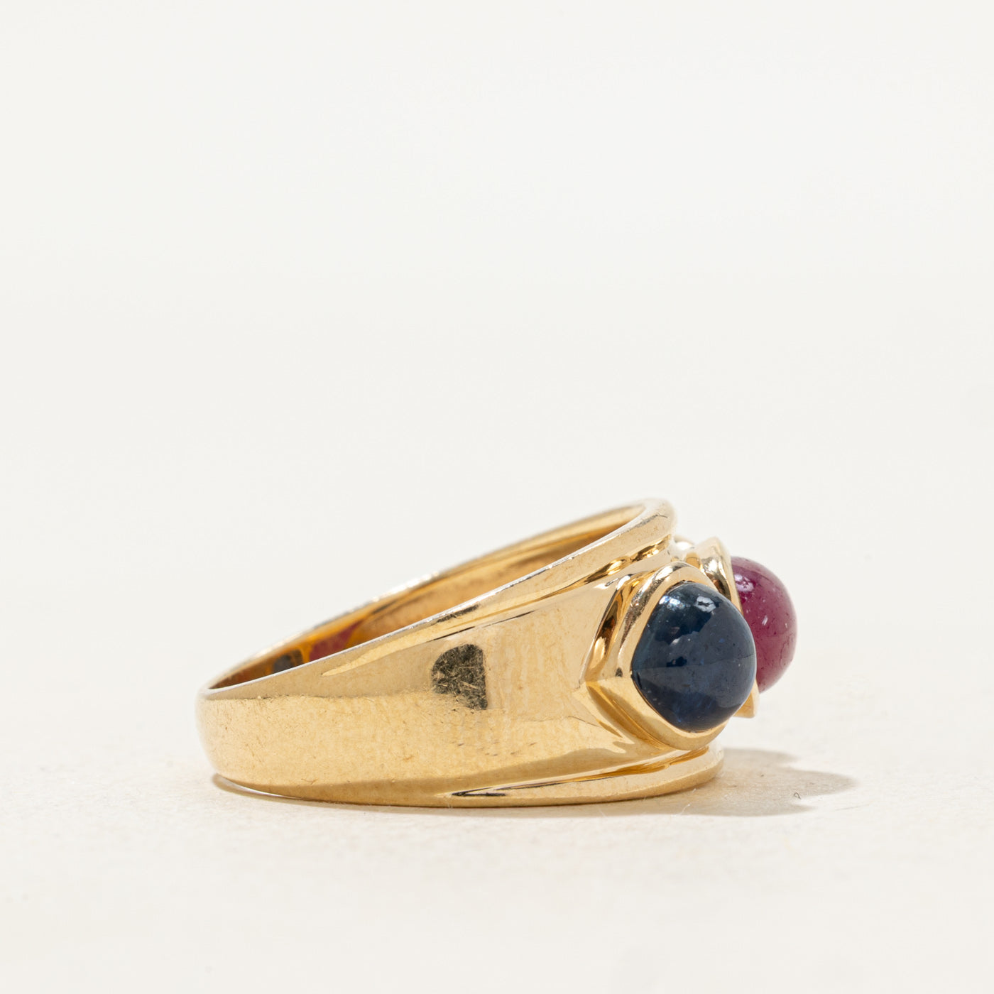 Bague trois pierres saphir et rubis | 2,20 ct au total, 1,25 ct | Taille 5,75 |
