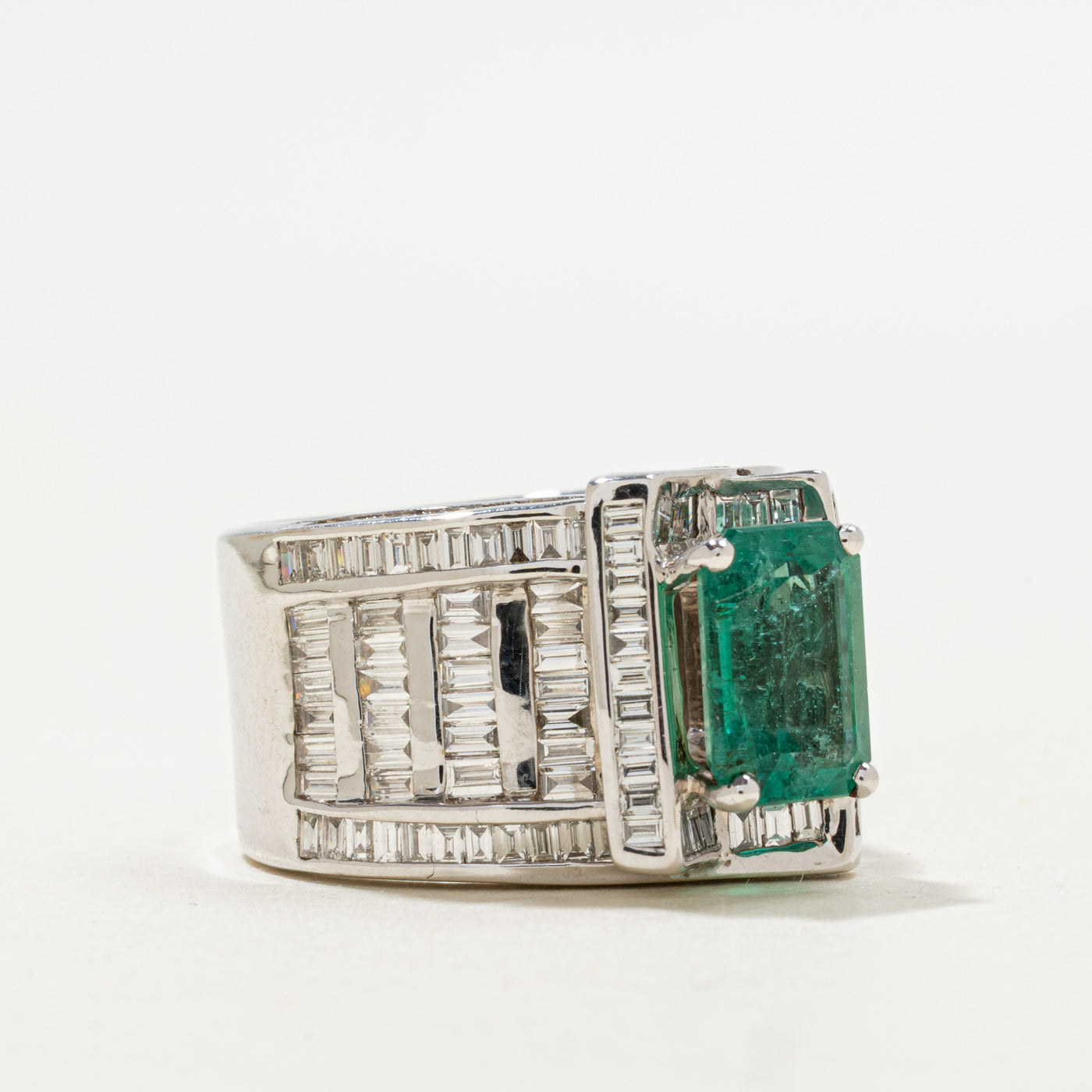 Bague statement émeraude et diamants | 2,78 ct, 2,66 ct au total | Taille 7,5