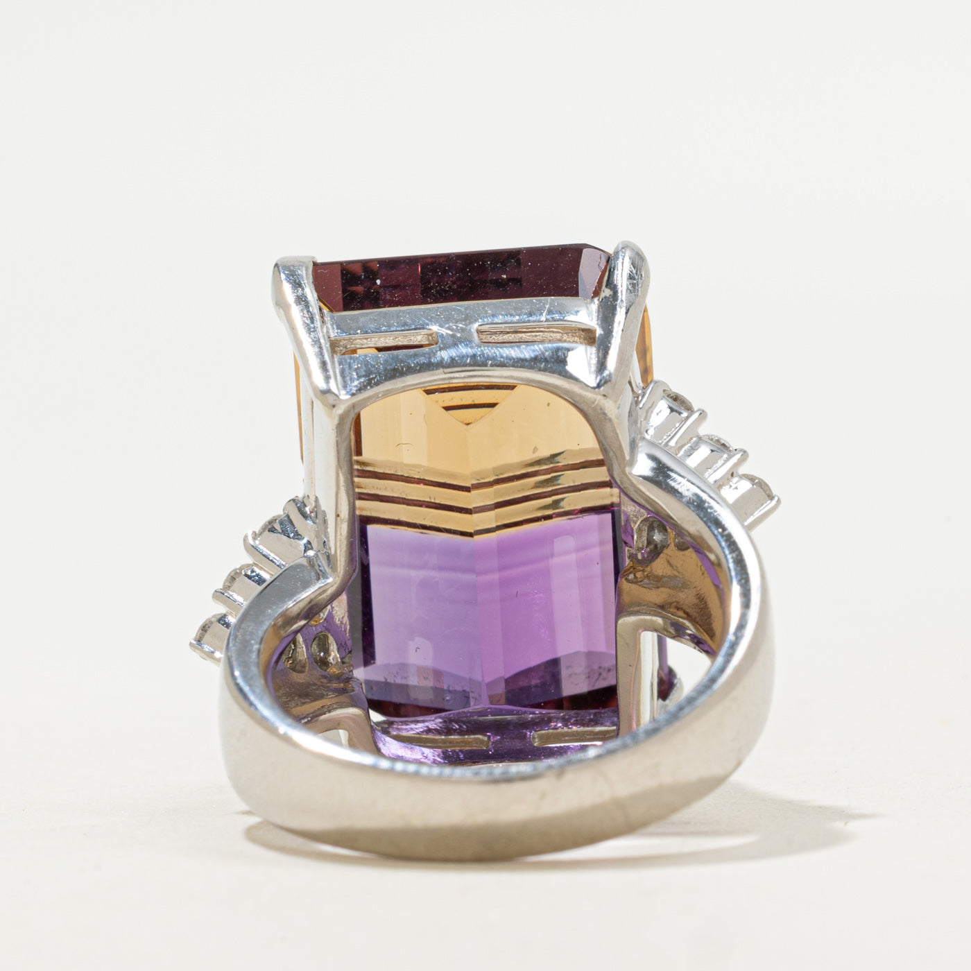 Bague cocktail en amétrine sculptée et diamants | 27,38 ct, 0,40 ct au total | Taille 6,5