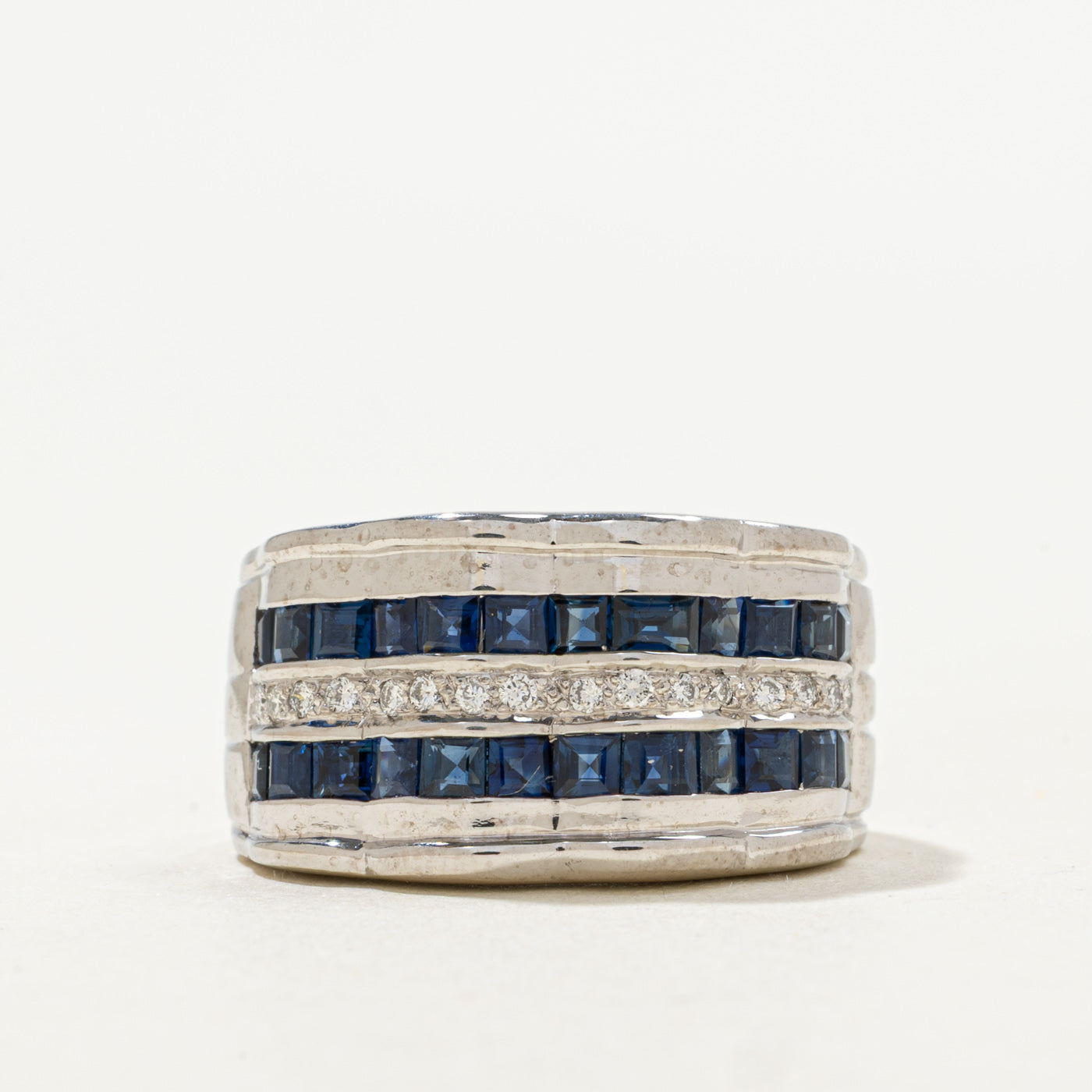 Bague festonnée sertie de saphirs et de diamants en canal | 2,61 ct, 0,14 ct au total | Taille 5,75