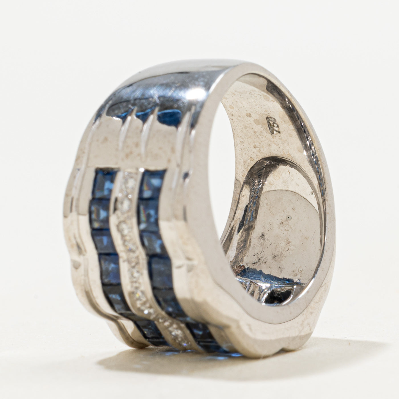 Bague festonnée sertie de saphirs et de diamants en canal | 2,61 ct, 0,14 ct au total | Taille 5,75