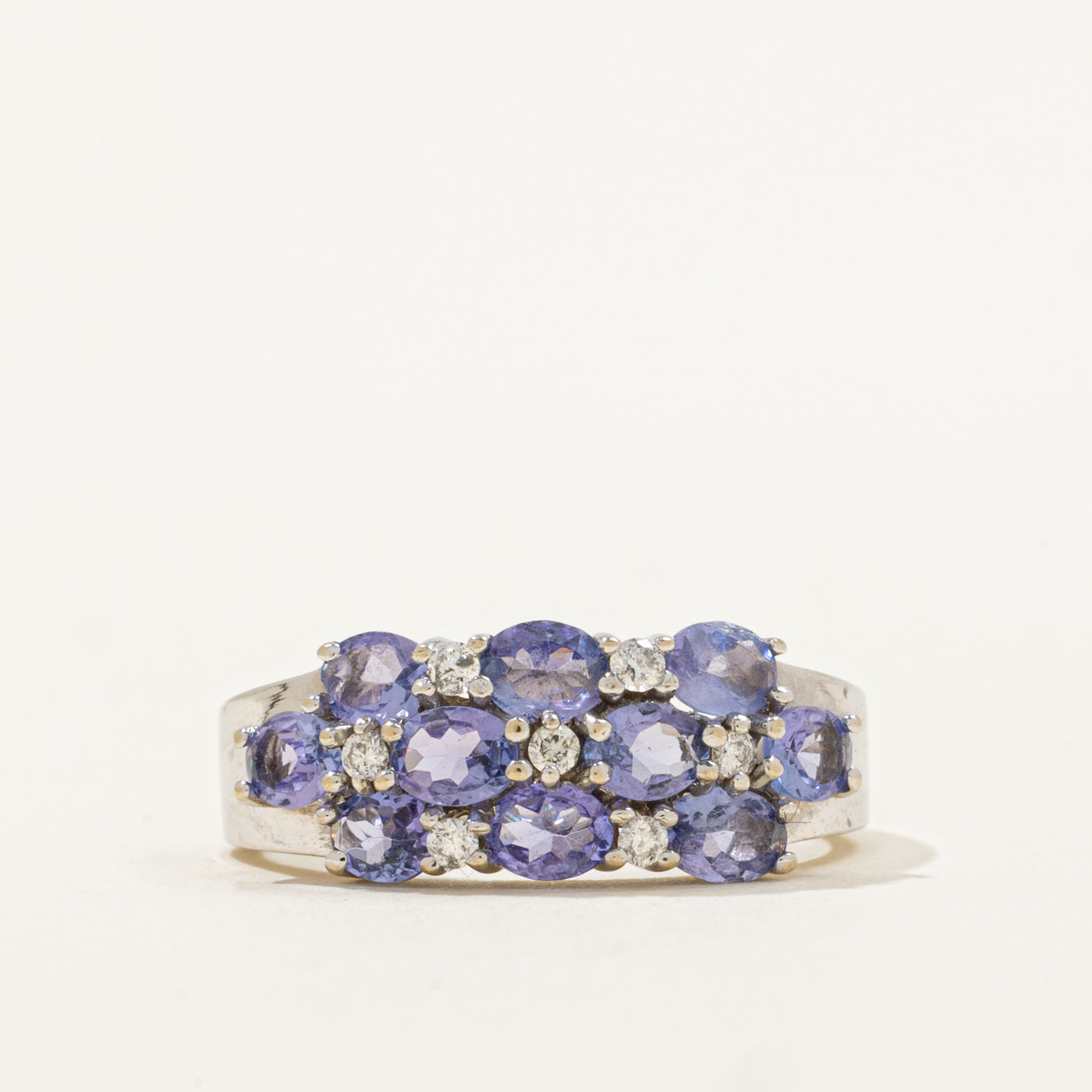 Bague trois rangs de tanzanite et diamants | 1,10 ct, 0,10 ct | Taille 7 | 