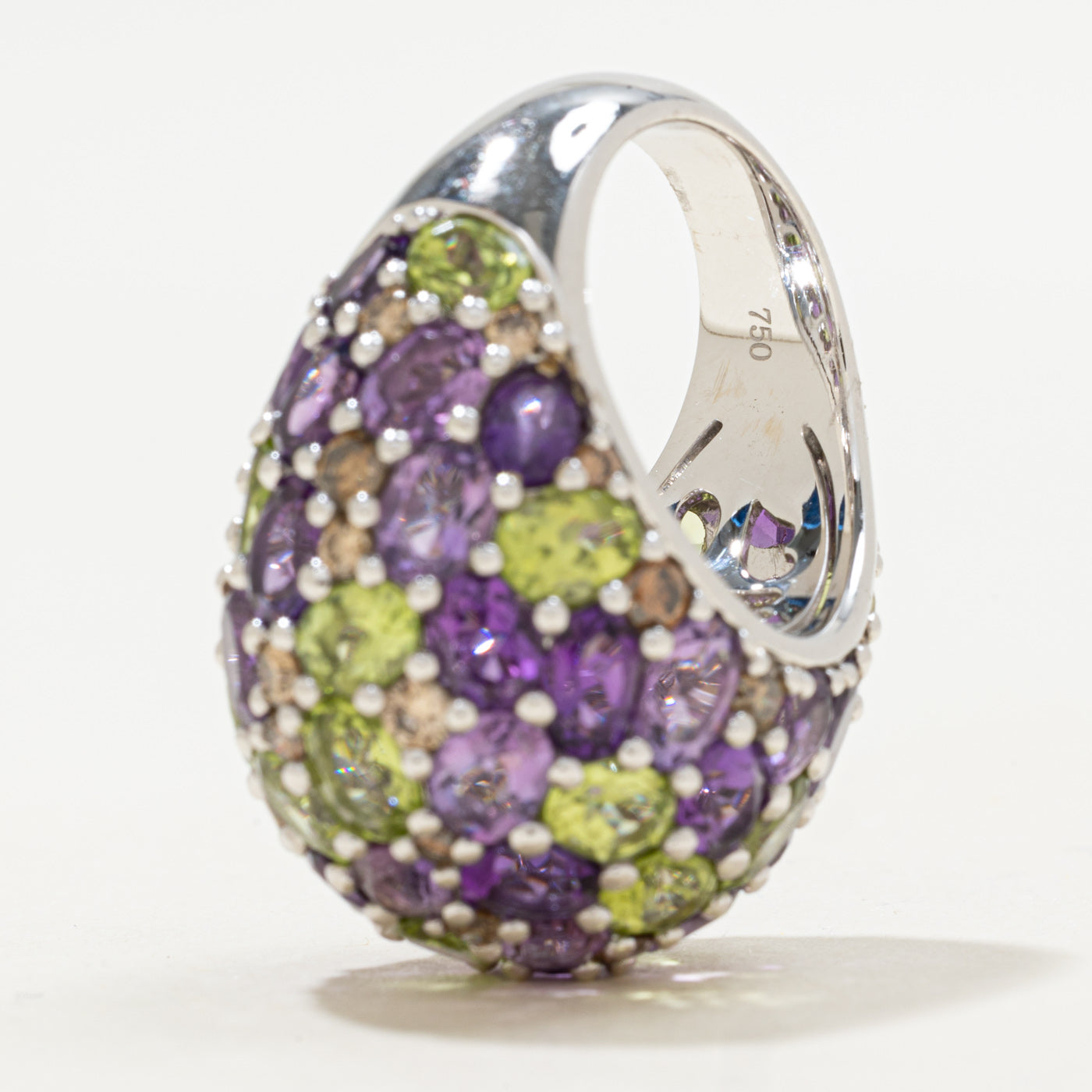 Bague en or 18 carats sertie de péridot, d'améthyste et de diamants | Poids total des pierres : 6,28 ct, 7,45 ct, 1,42 ct | Taille 6,5