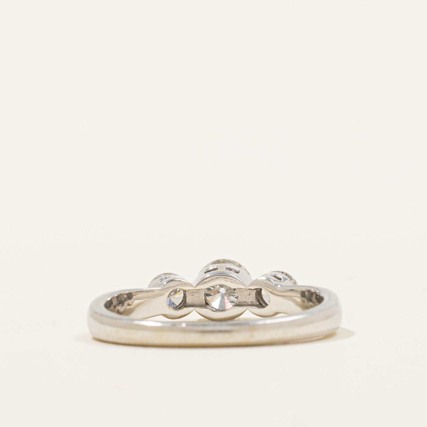 Bague trois diamants | 0,77 ct au total | Taille 6,5 | 