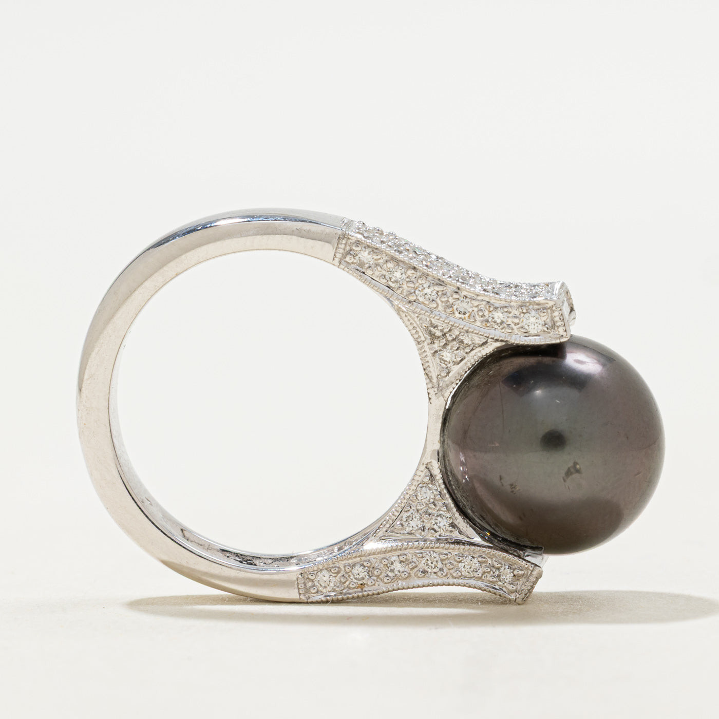 Bague cocktail en perle des mers du Sud de Tahiti et diamants | 0,68 ct | Taille 7 | 