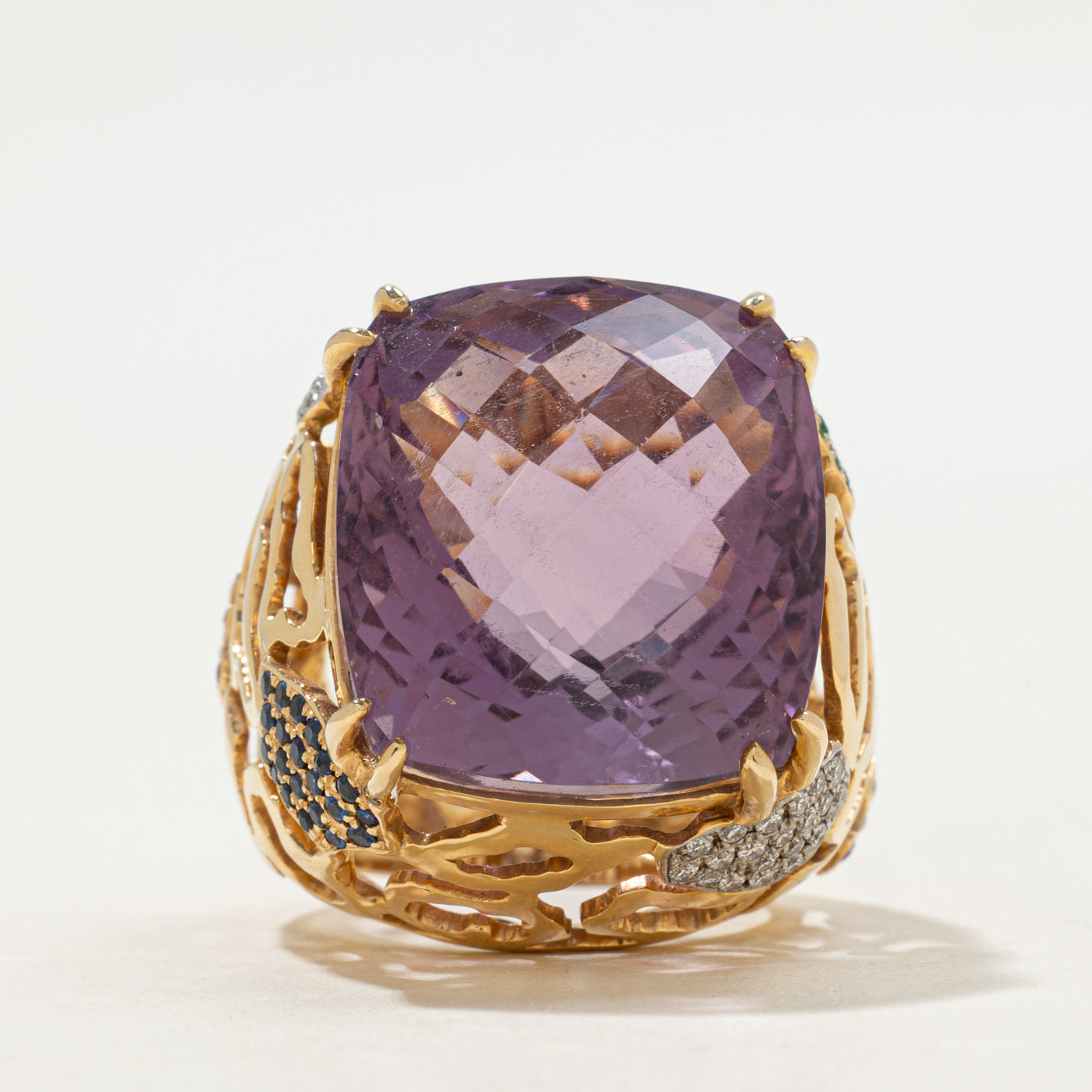 Bague cocktail en or 18 carats avec améthyste et diamants | 30,00 ct, 1,25 ct au total, 0,20 ct au total | Taille 7 |