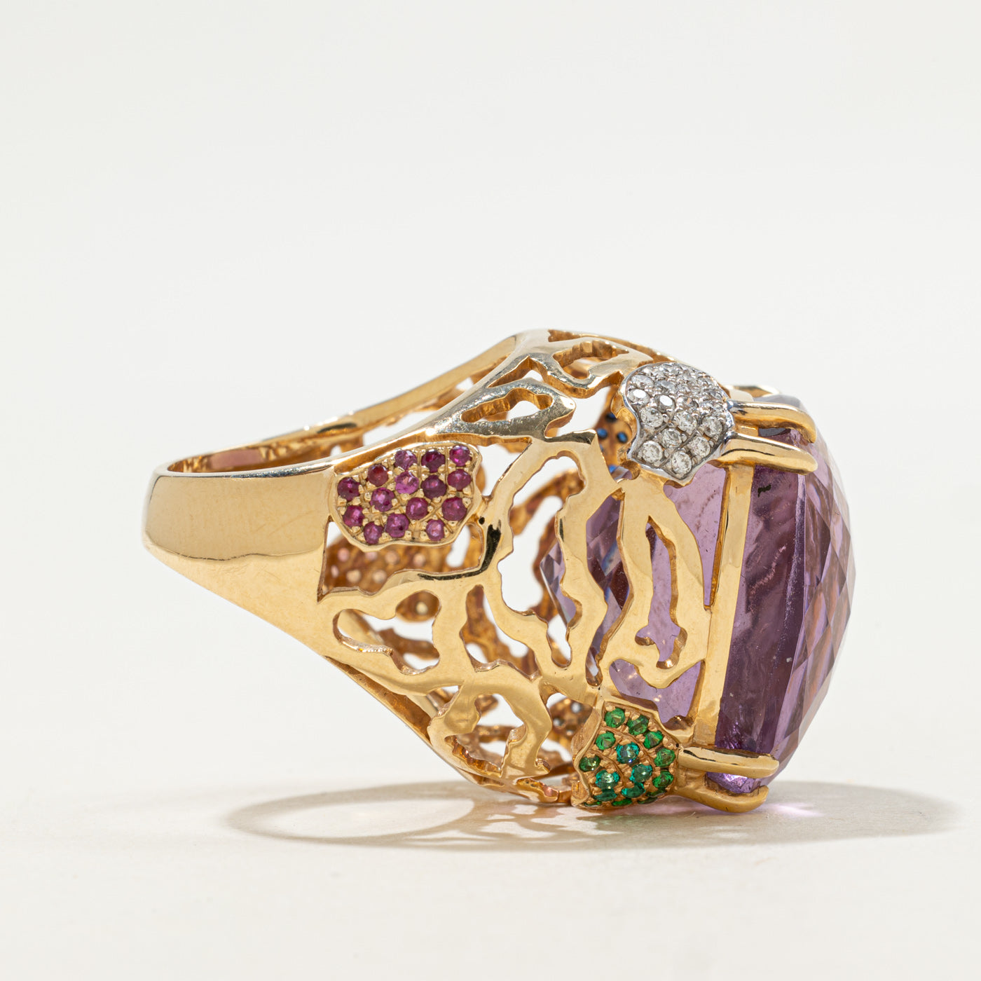 Bague cocktail en or 18 carats avec améthyste et diamants | 30,00 ct, 1,25 ct au total, 0,20 ct au total | Taille 7 |