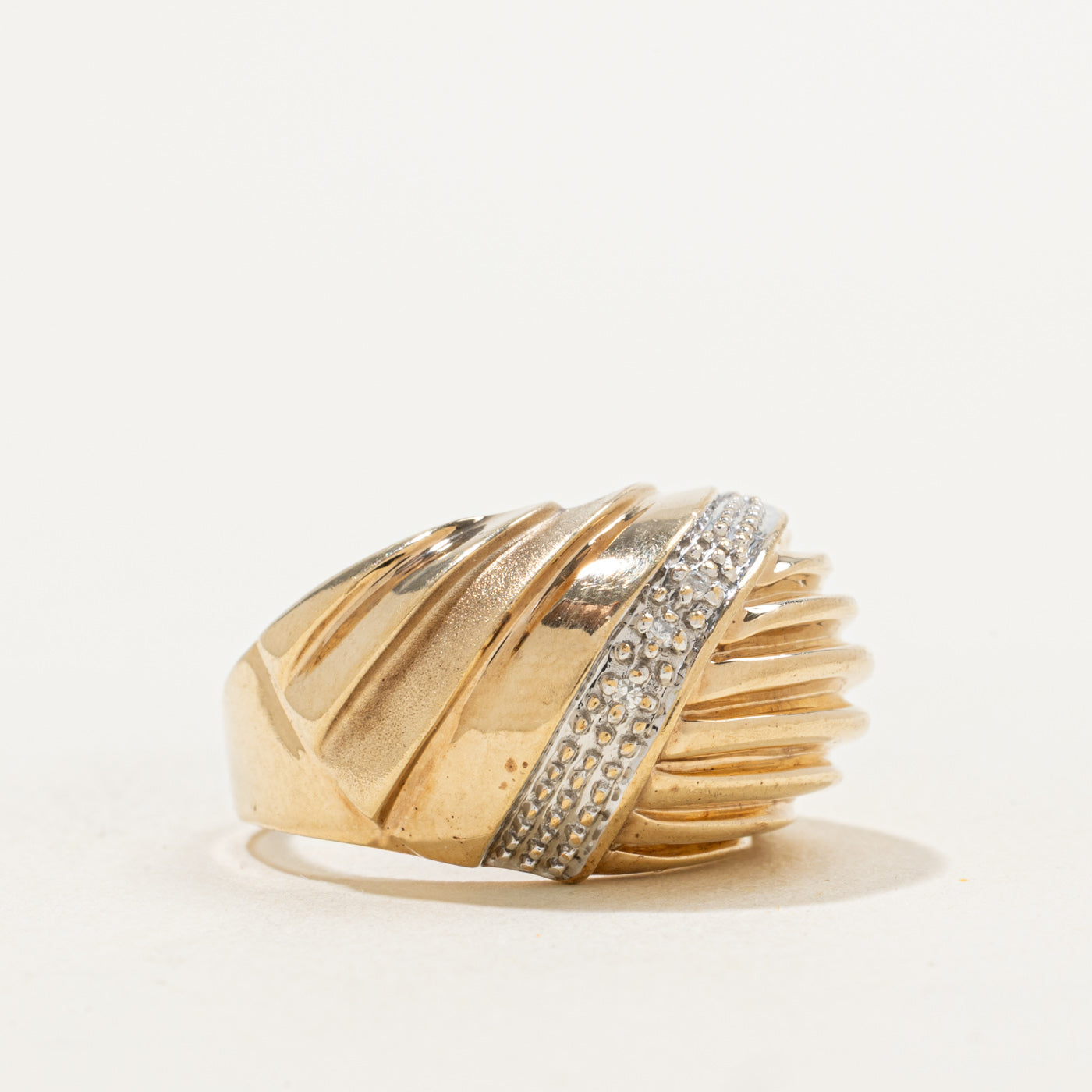 Bague en forme de dôme avec diamant texturé | 0,015 ct | Taille 5 | 