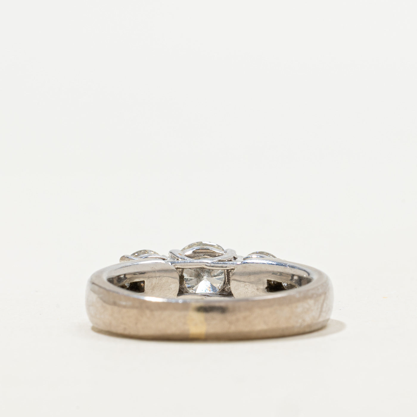 Bague de fiançailles trois diamants avec accents | 1,50 ct au total | Taille 6 | 