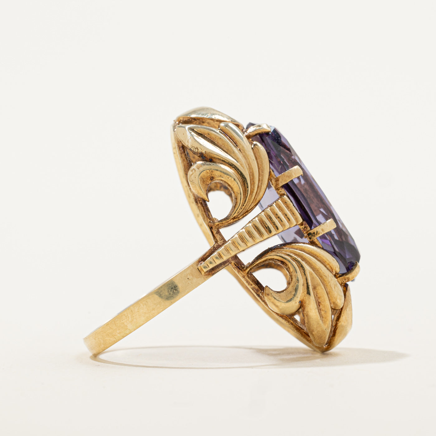 Bague ornée d'un saphir synthétique à changement de couleur | 7,45 ct | Taille 7,25 | 