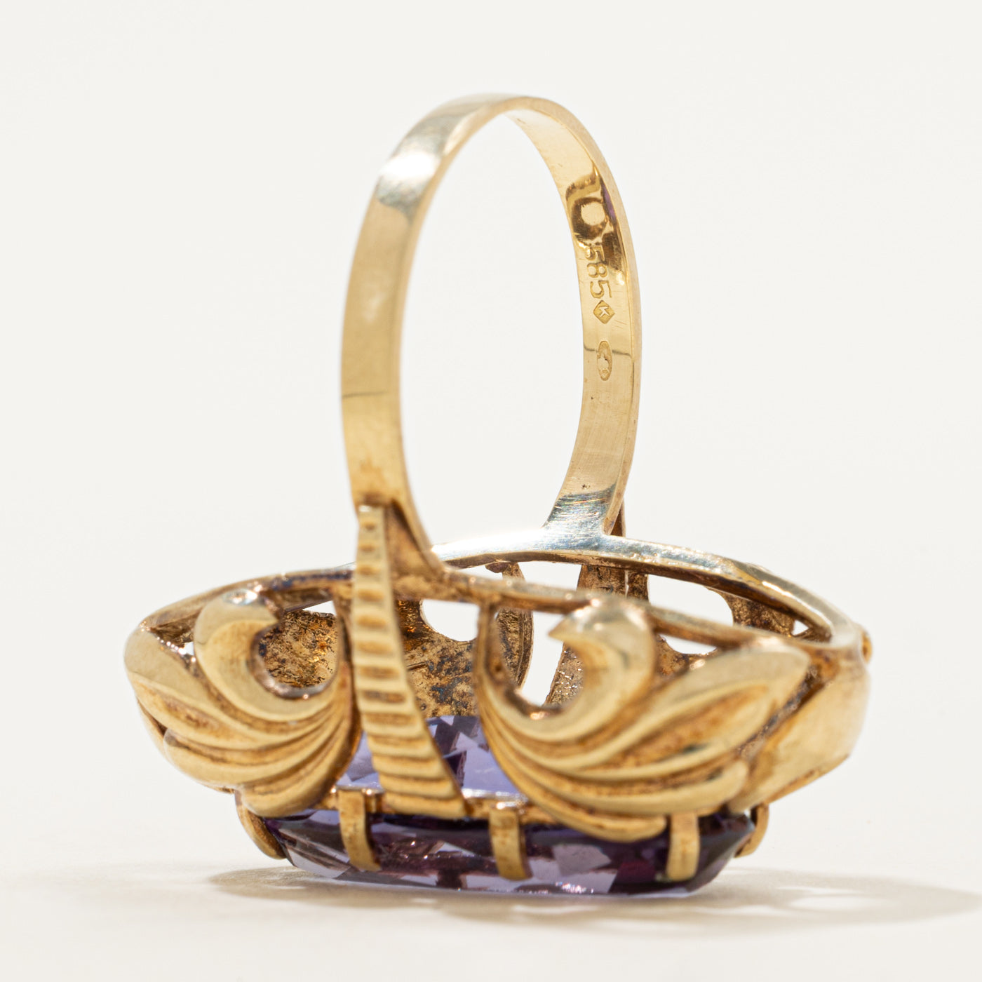 Bague ornée d'un saphir synthétique à changement de couleur | 7,45 ct | Taille 7,25 | 