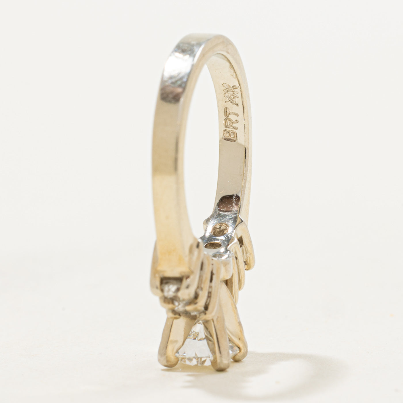 Bague sertie de cinq diamants | 0,57 ct au total | Taille 2,25 | 