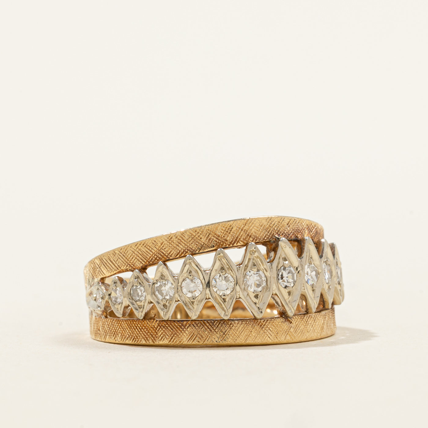 Bague en or conique en forme de marquise | 0,22 ct | Taille 6,5 | 