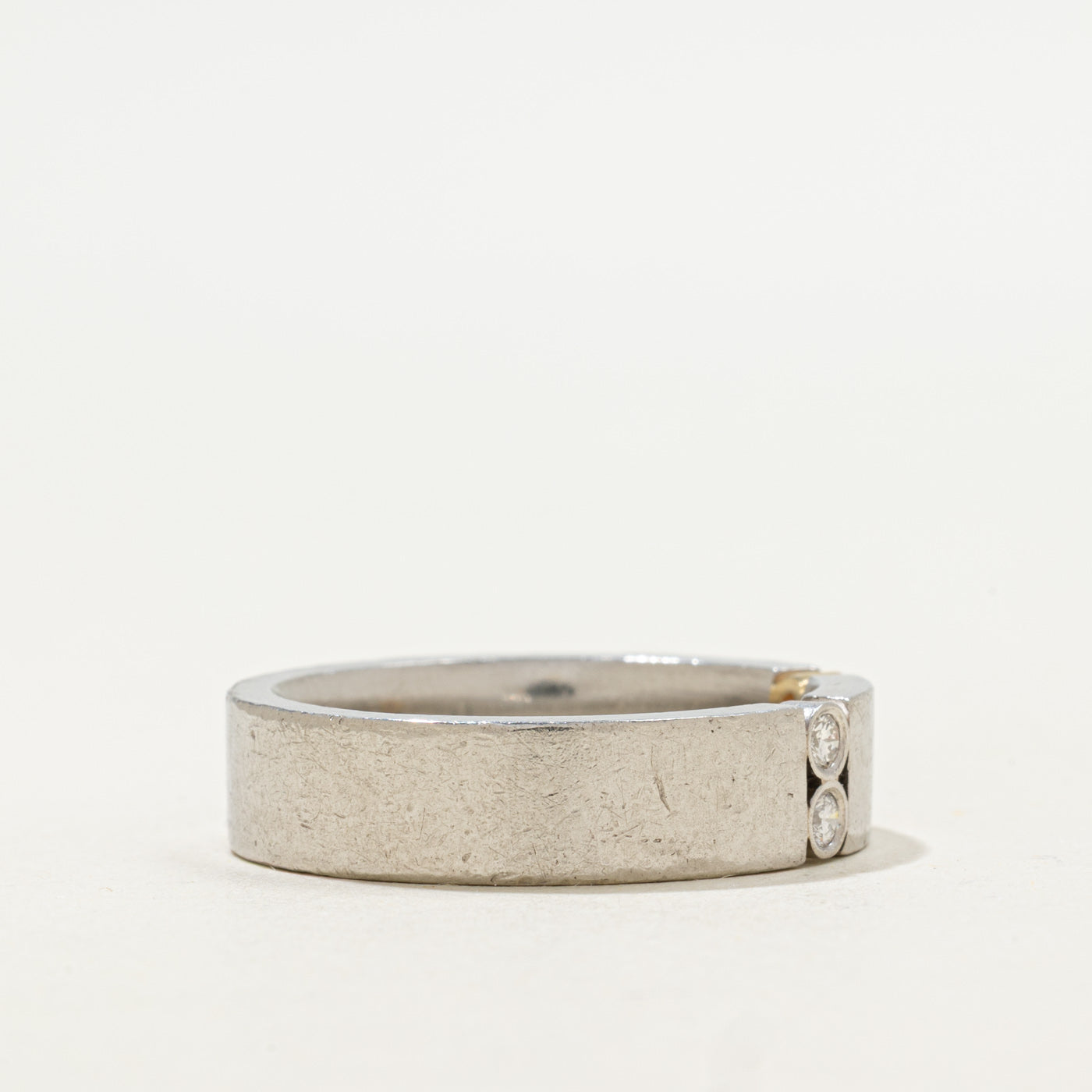 Bague sertie de diamants et de grenats | 0,07 ct au total, 0,07 ct au total | Taille 10 | 