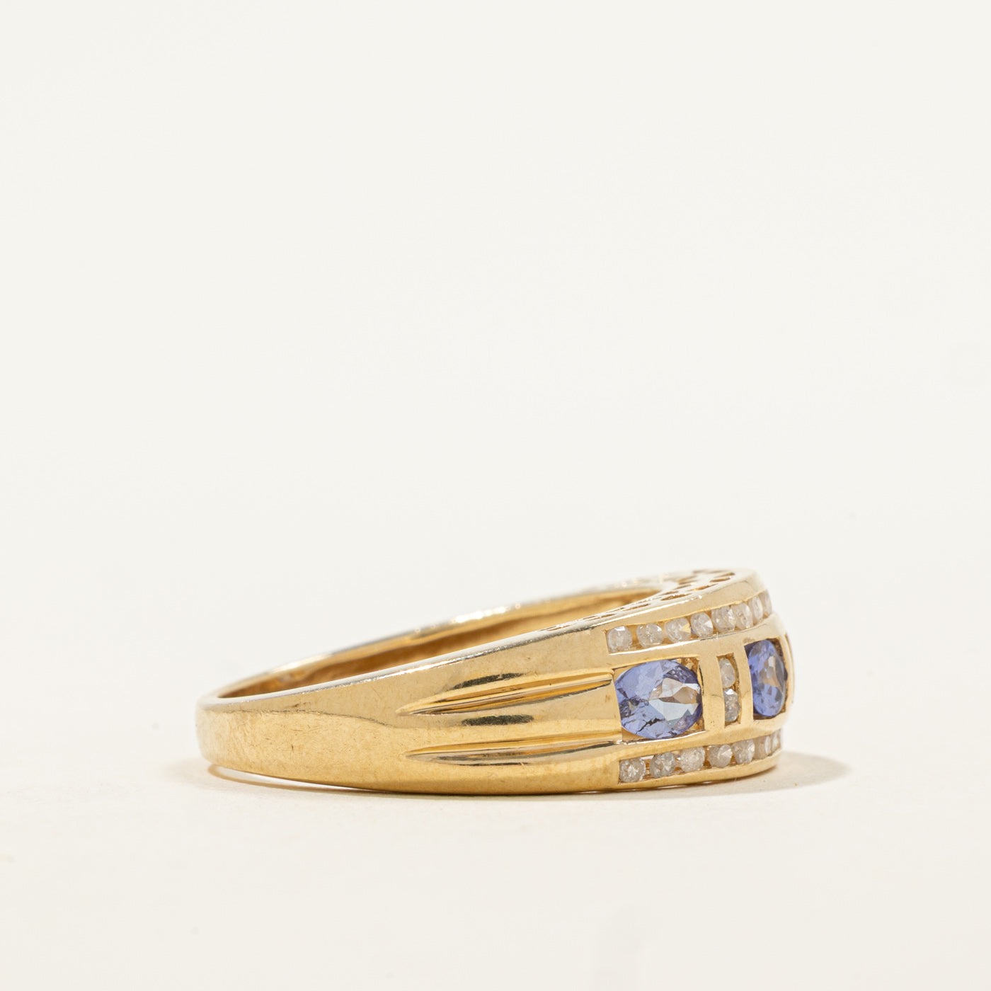 Bague sertie de tanzanite et de diamants | 0,68 ct, 0,18 ct au total | Taille 7,75 | 