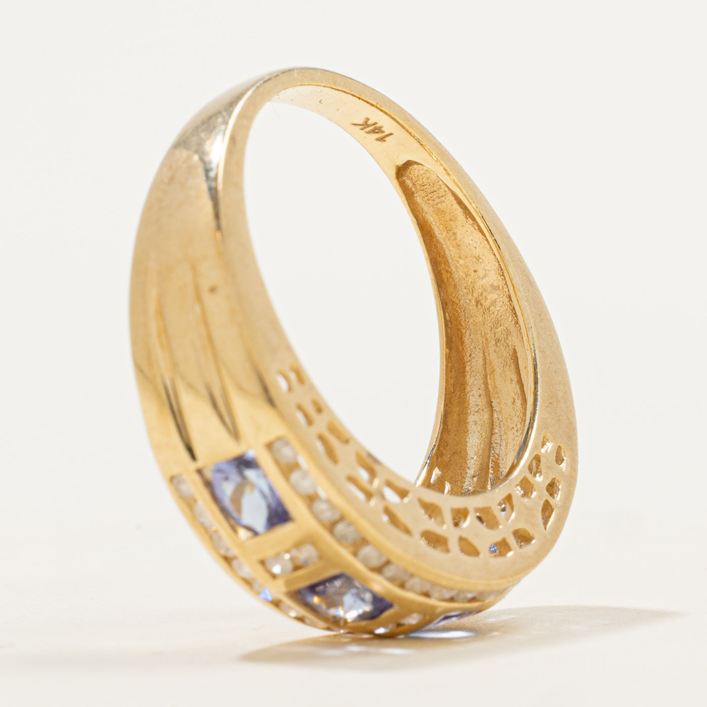 Bague sertie de tanzanite et de diamants | 0,68 ct, 0,18 ct au total | Taille 7,75 | 