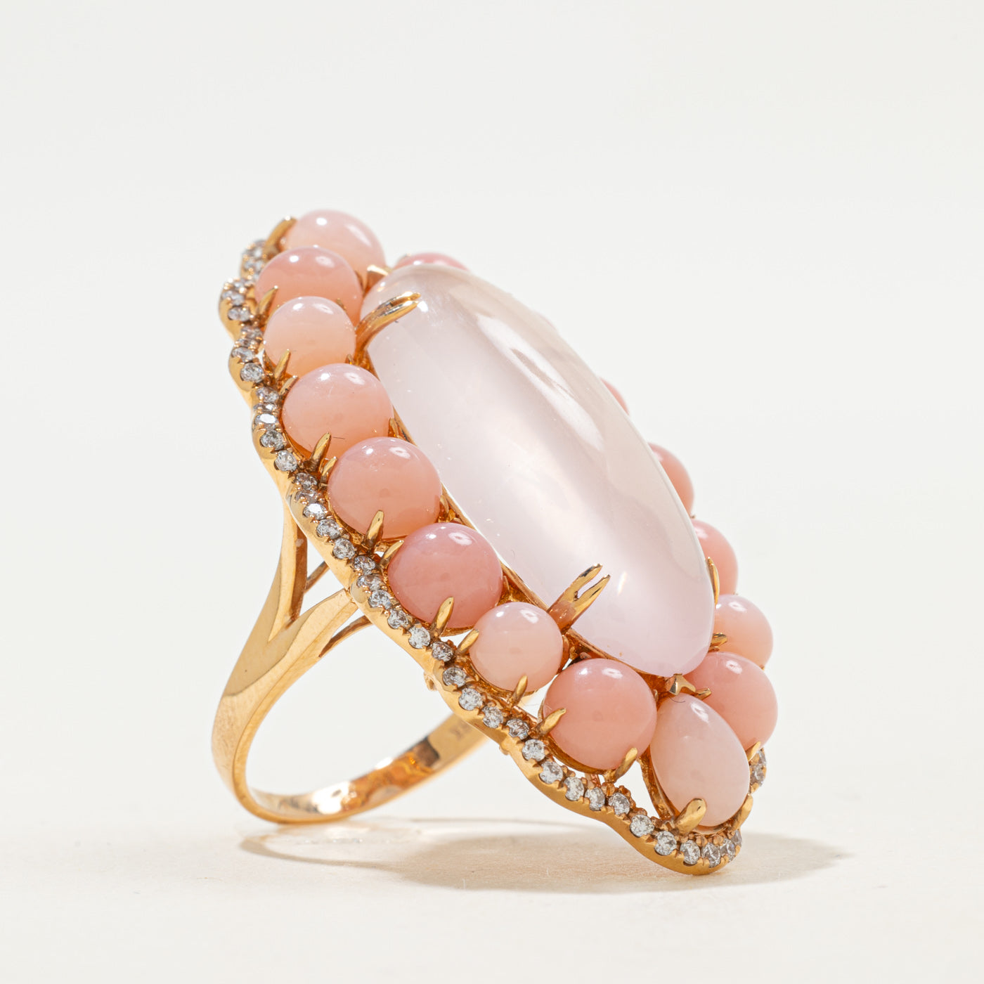 Bague en or rose 18 carats, quartz calcédoine et diamants | 10,70 ct, 13,36 ct au total, 0,50 ct au total | Taille 7