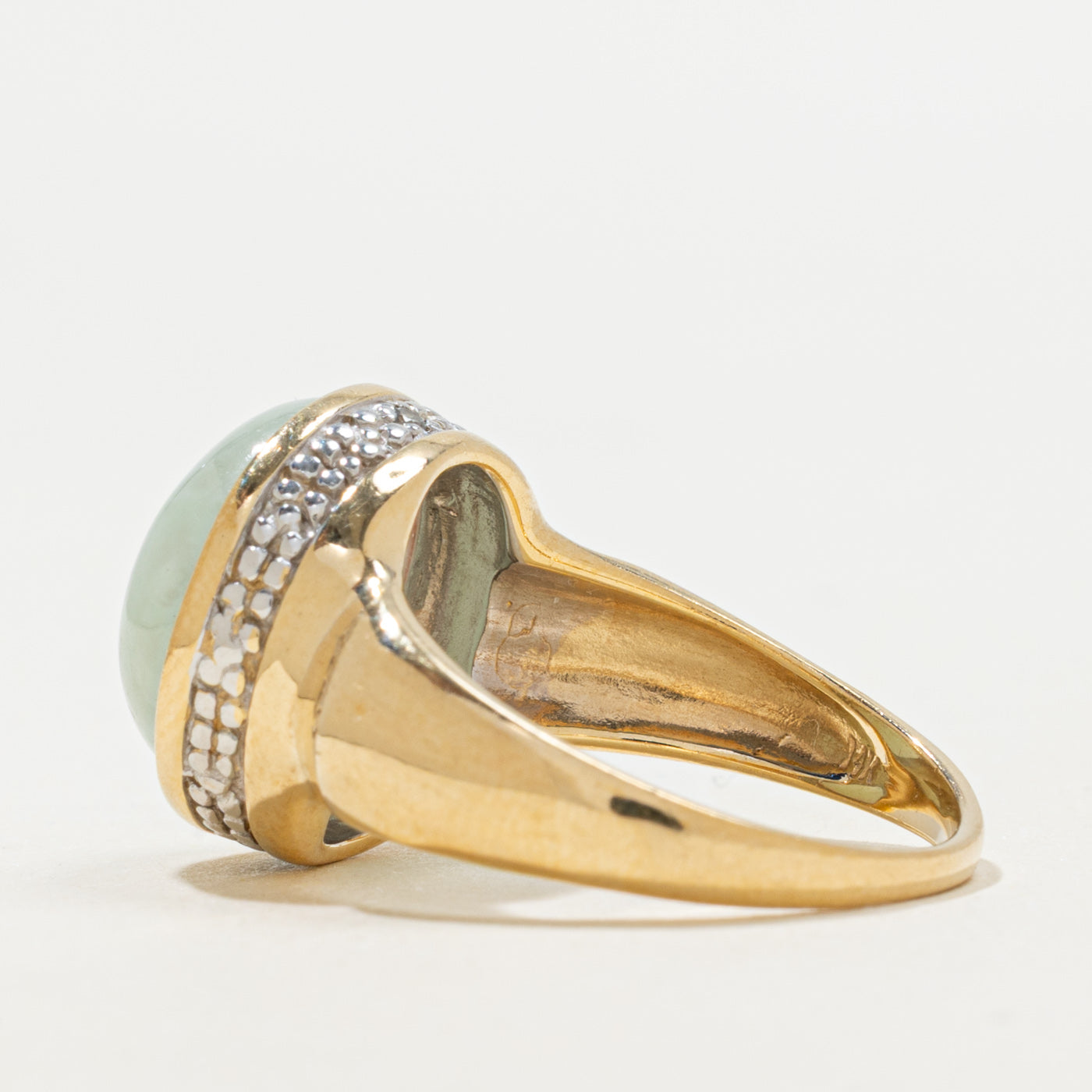 Bague en jadéite et diamants | 7,00 ct, 0,02 ct au total | Taille 7 | 