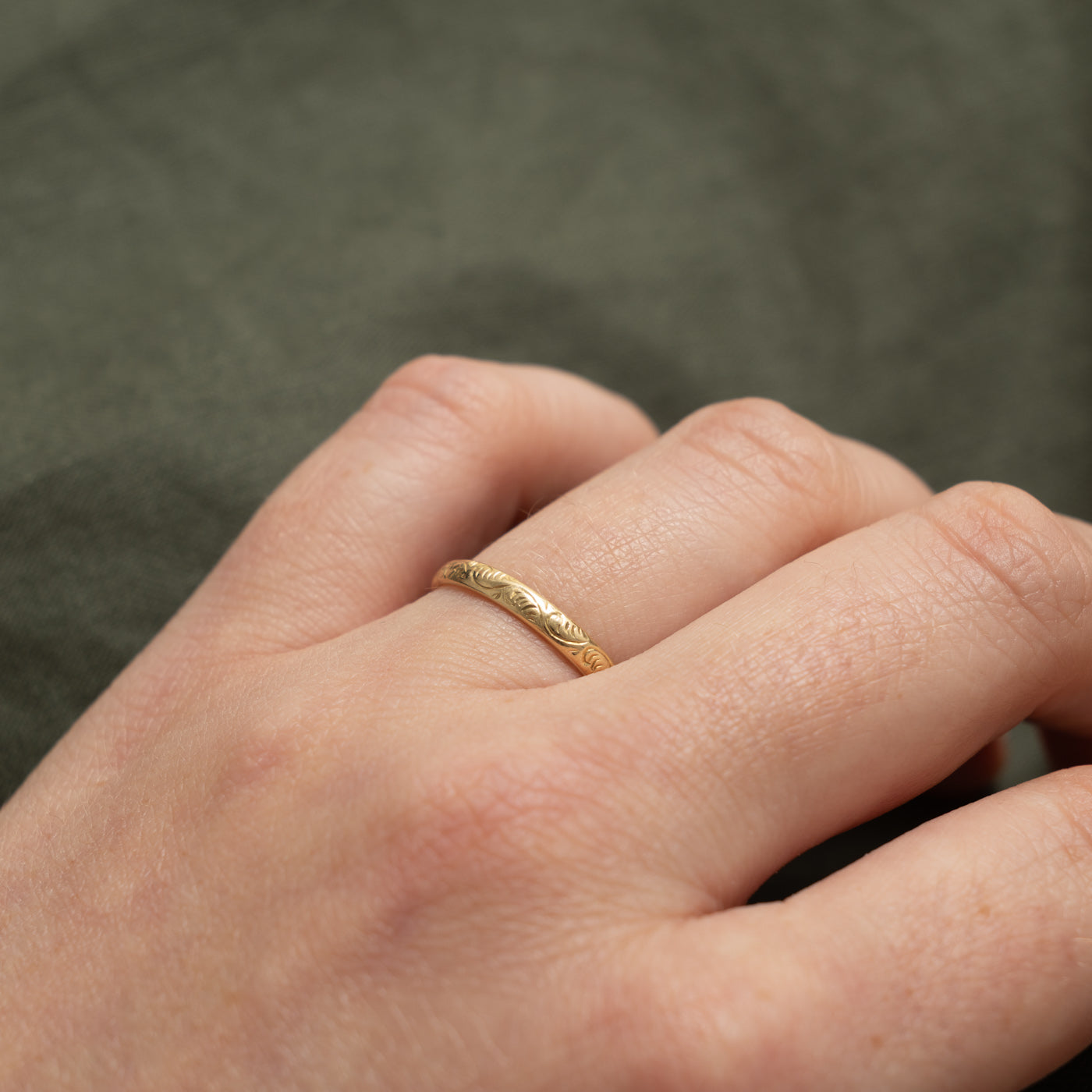 14k Yellow Gold Engraved Scrollwork Band | 2.45mm | SZ 6.5
