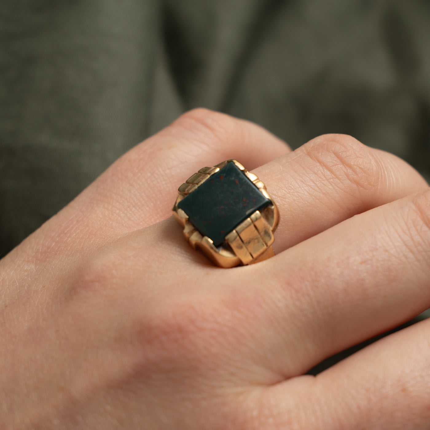 10k Solitaire Bloodstone Grooved Signet Ring | 4.80ct | SZ 9.25