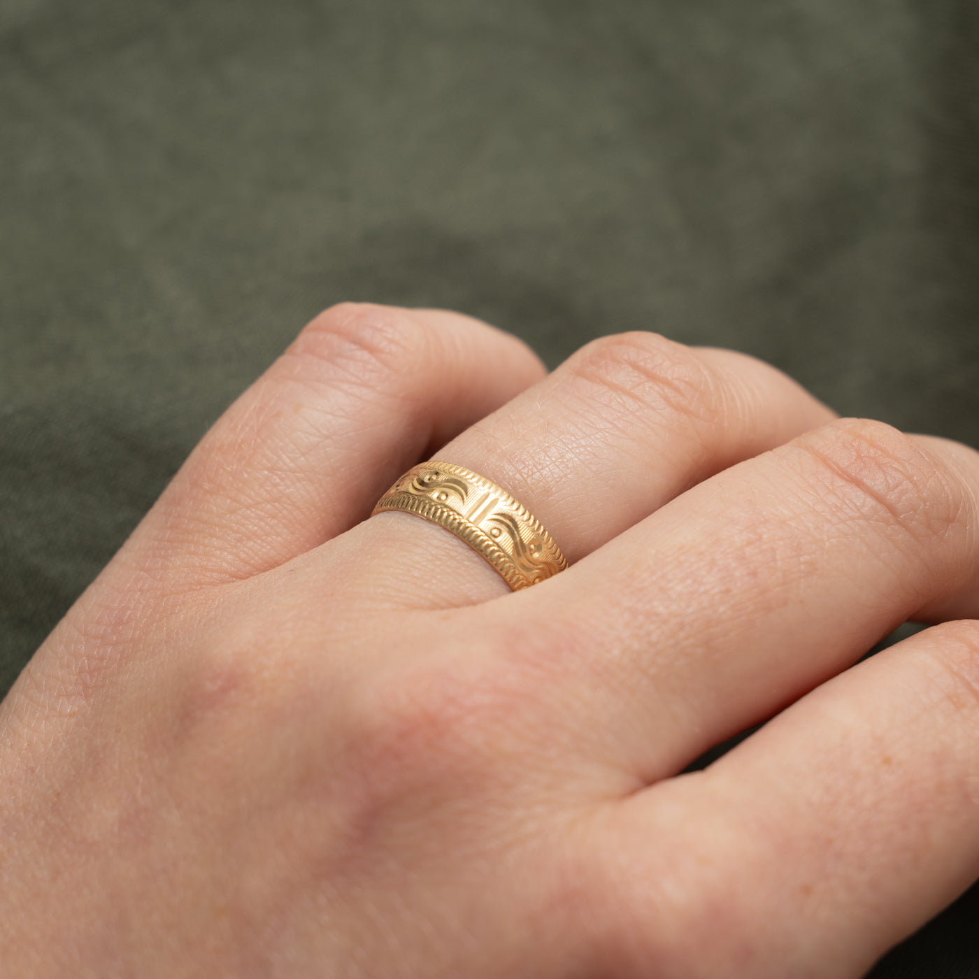 18k Yellow Gold Engraved Scrollwork Band | 5.80mm | SZ 6.25