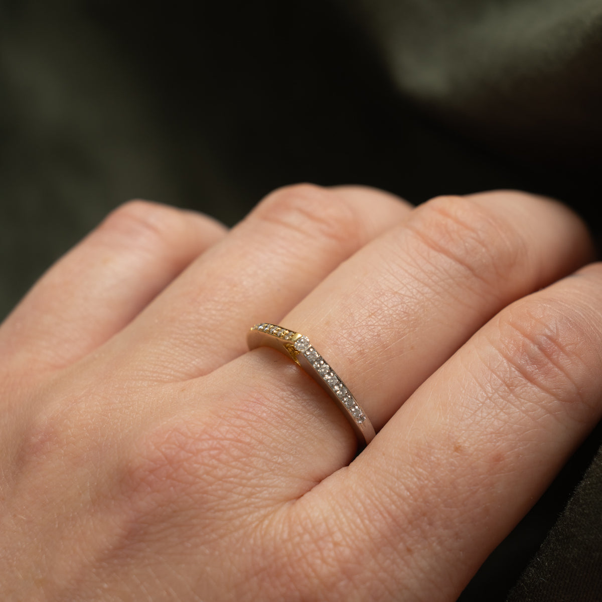 18k Two Tone Semi Eternity Diamond Pointed Band | 0.10ctw | 2.00mm | SZ 7