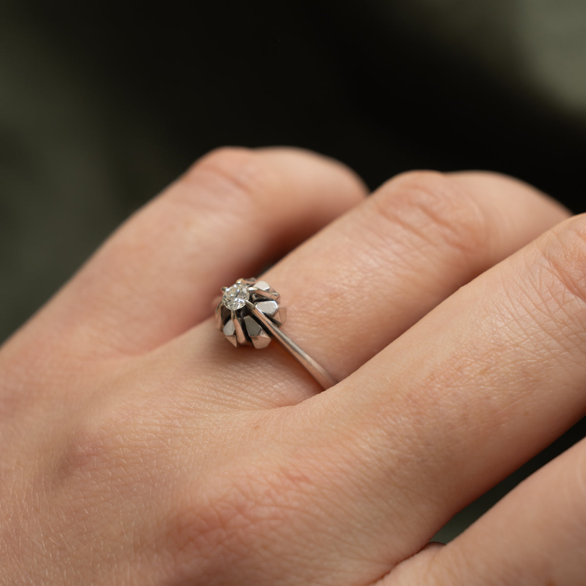 18k Solitaire Diamond Floral Ring | 0.10ct | SZ 7.75