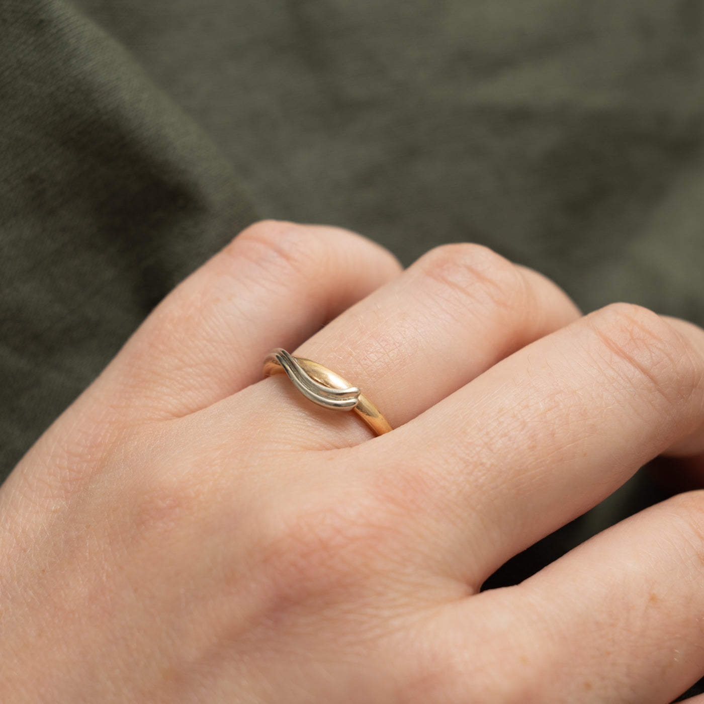 Vintage Canadian Yellow & White Gold Wave Crossover Ring | SZ 6