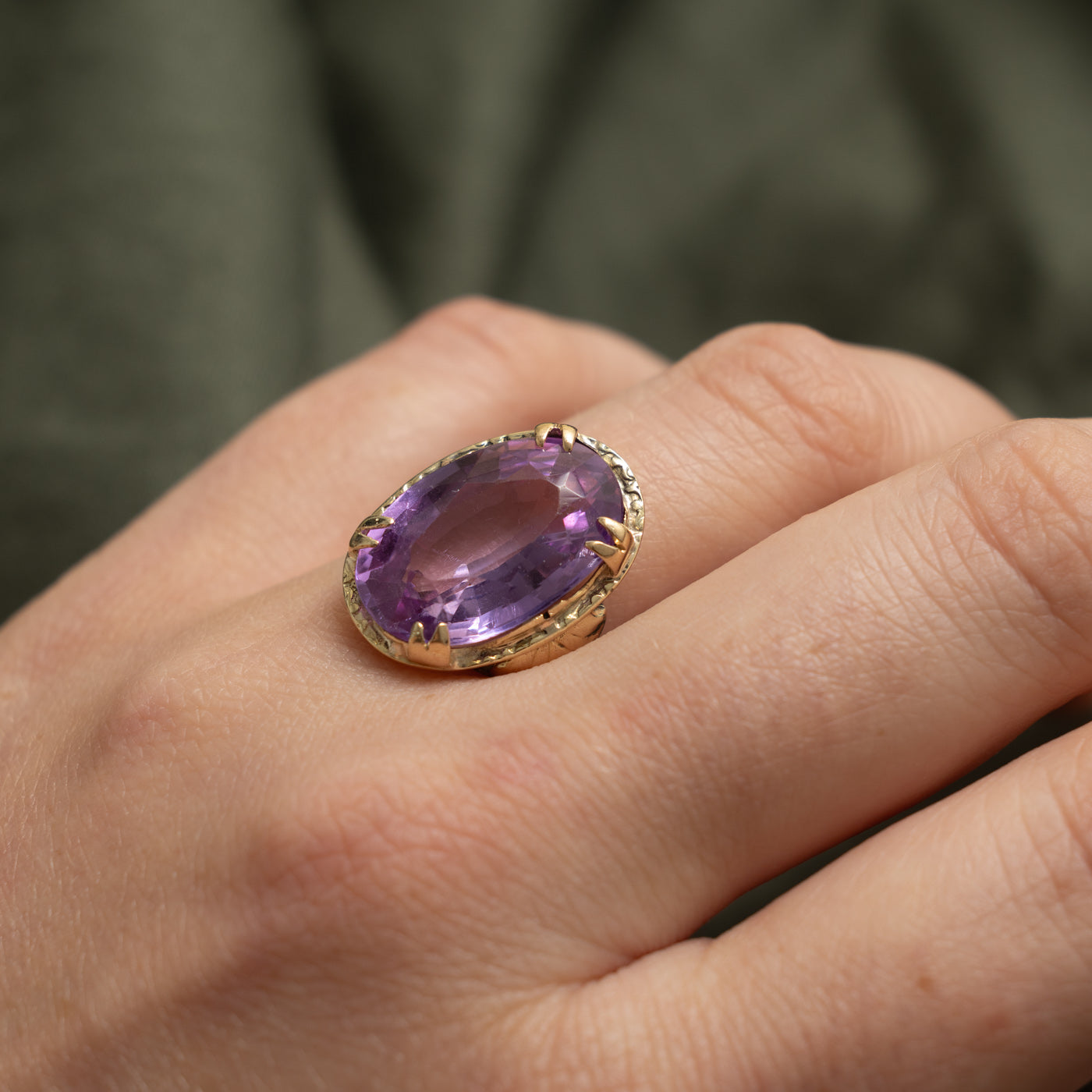 14k Oval Cut Synthetic Sapphire Textured Cocktail Ring | 12.60ct | SZ 7.75