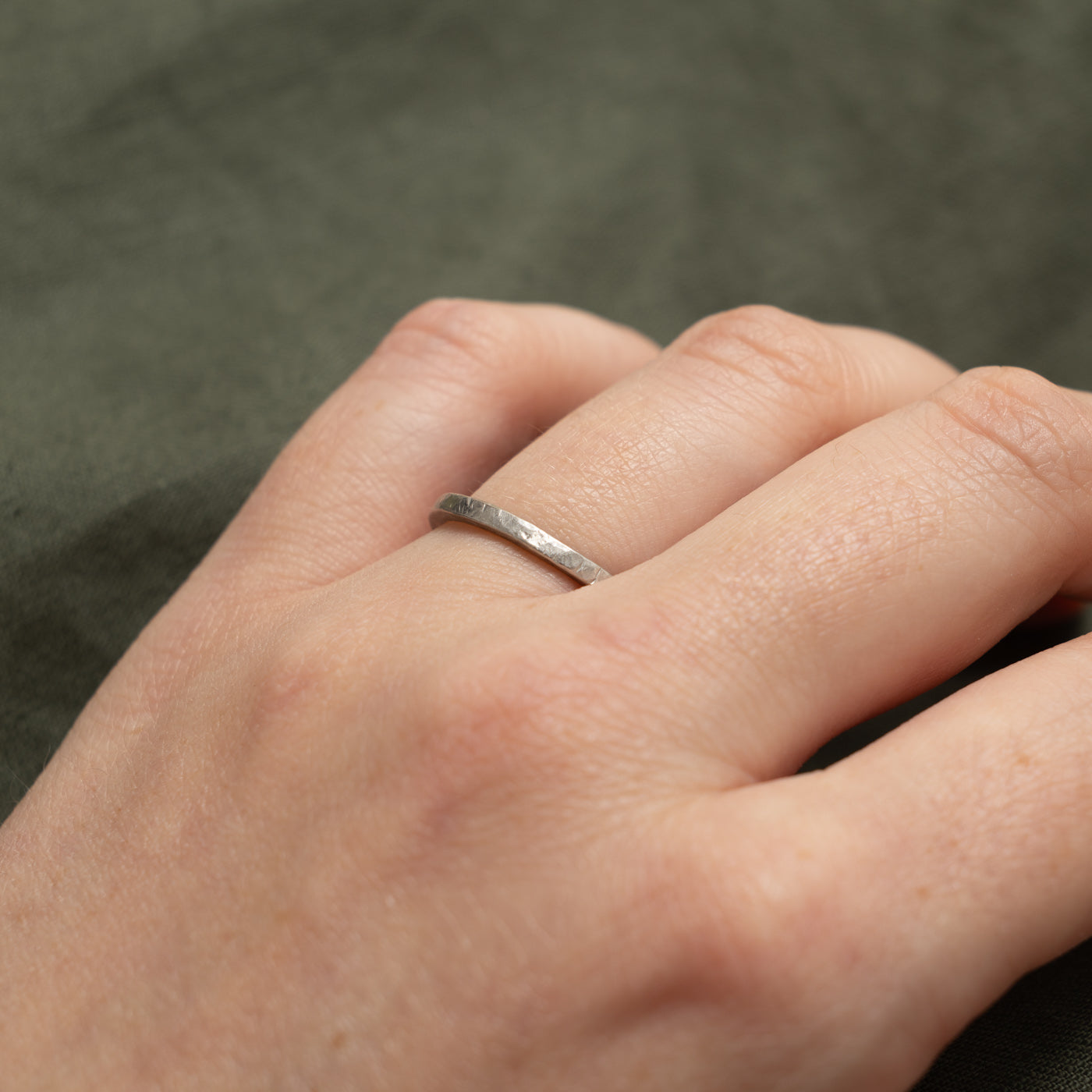 950 Platinum Hammered Band | 1.85mm | SZ 6.5
