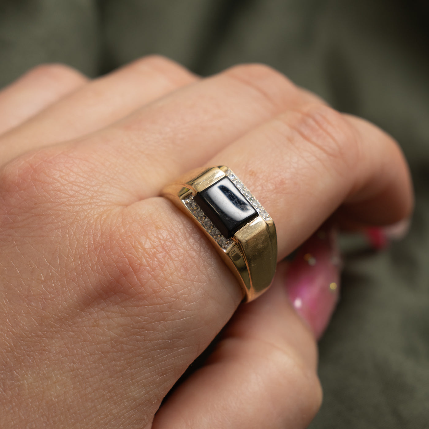 10k Onyx & Diamond Grooved Signet Ring | 2.00ct, 0.10ct | SZ 11