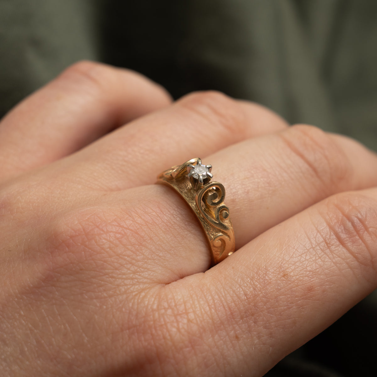 14k Solitaire Diamond Scrollwork Ring | 0.12ct | SZ 6.5