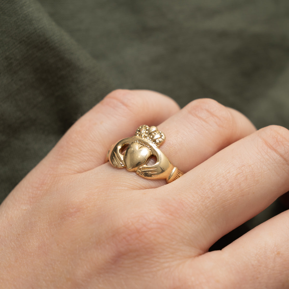 1952 London 9k Claddagh Ring | SZ 11.5