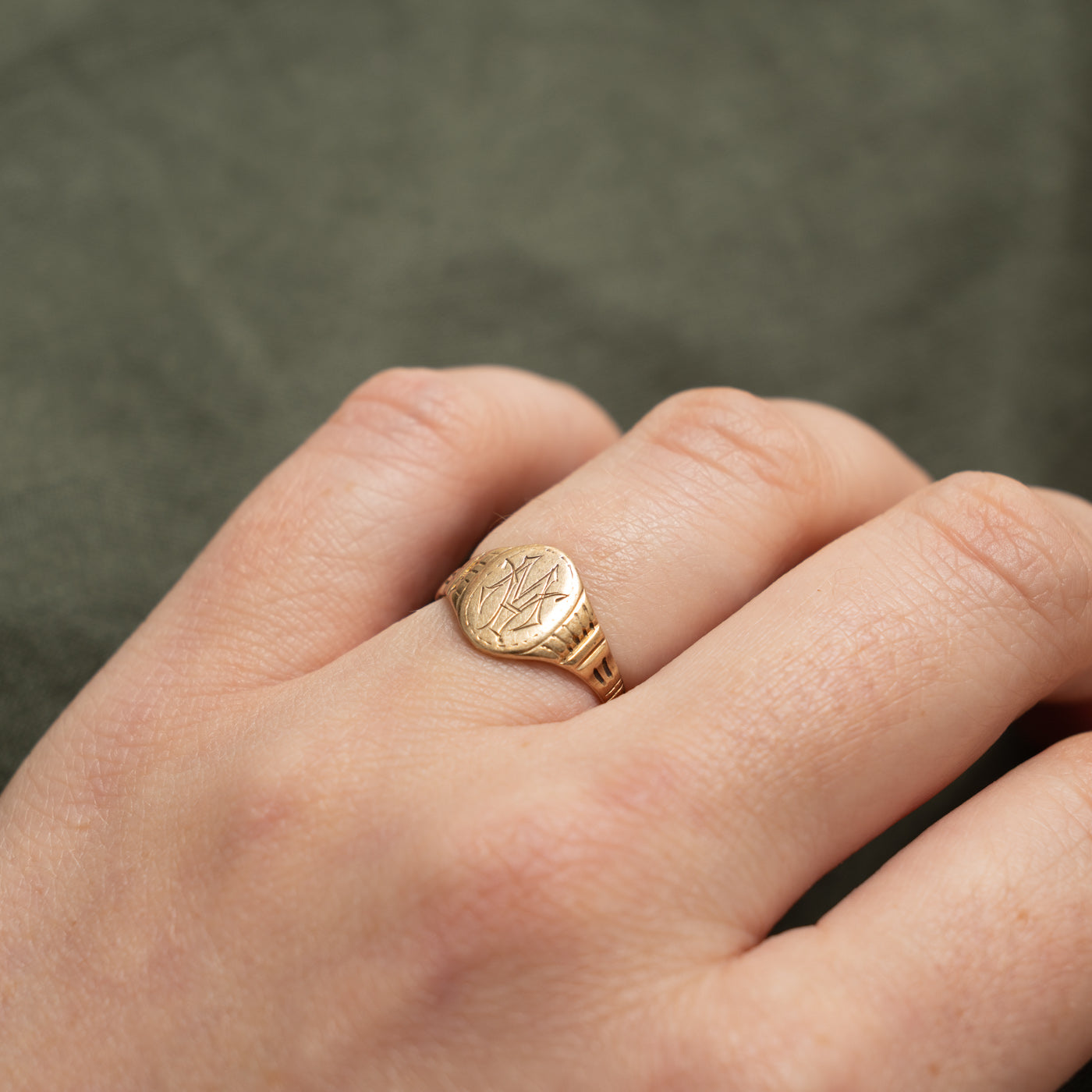 14k Yellow Gold "AW" Initial Signet Ring | SZ 4.25