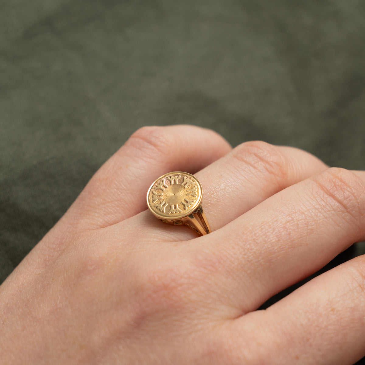 14k Yellow Gold Engraved Star Geometric Signet Ring | SZ 6