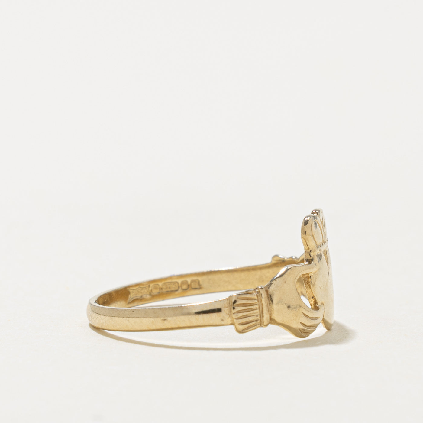 1993 London 9k Yellow Gold Claddagh Ring | SZ 5.5