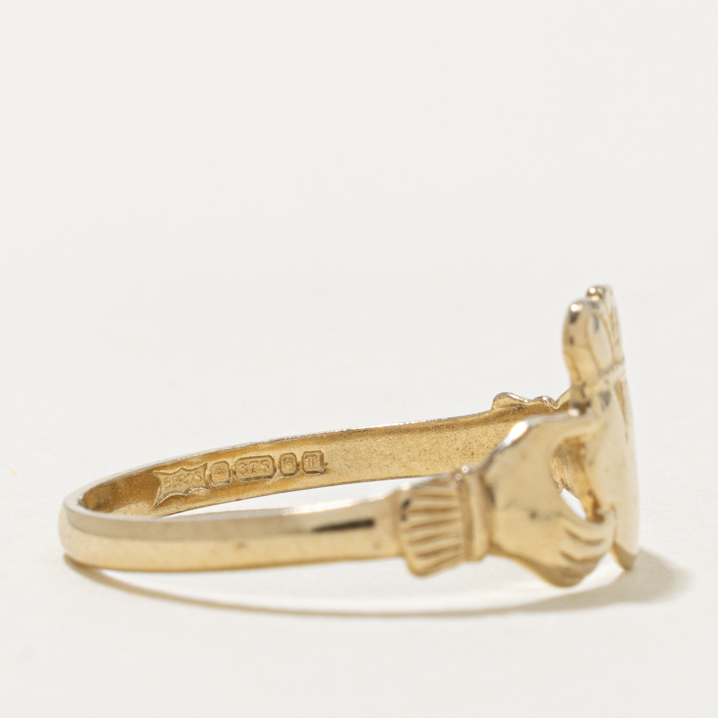 1993 London 9k Yellow Gold Claddagh Ring | SZ 5.5