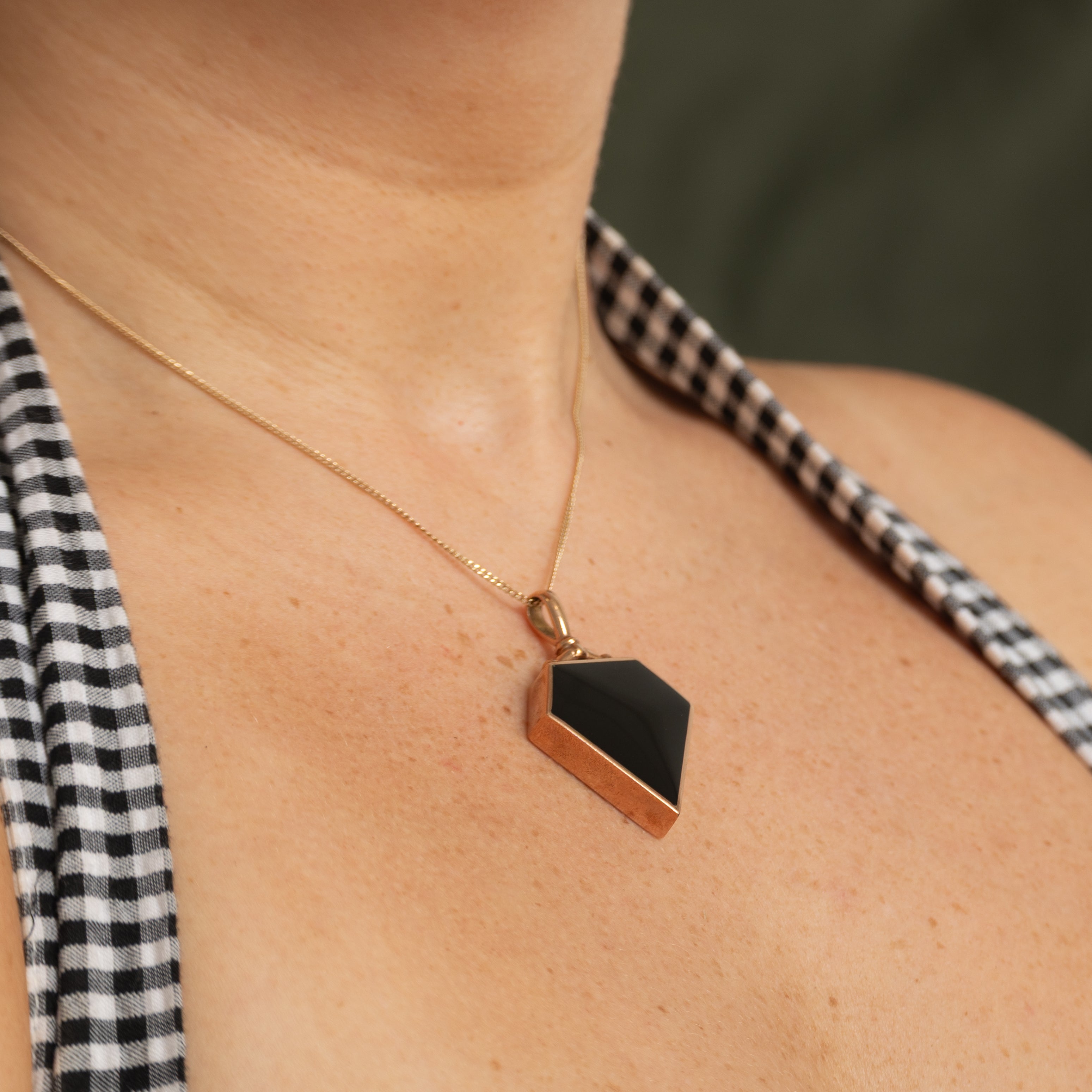 Vintage Rose Gold Agate & Onyx Shield Pendant | 20.00ct