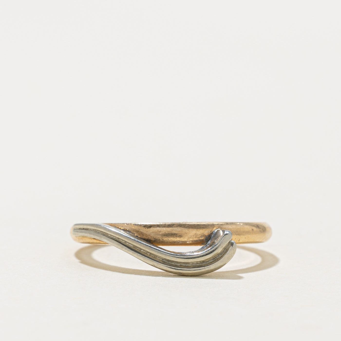 Vintage Canadian Yellow & White Gold Wave Crossover Ring | SZ 6