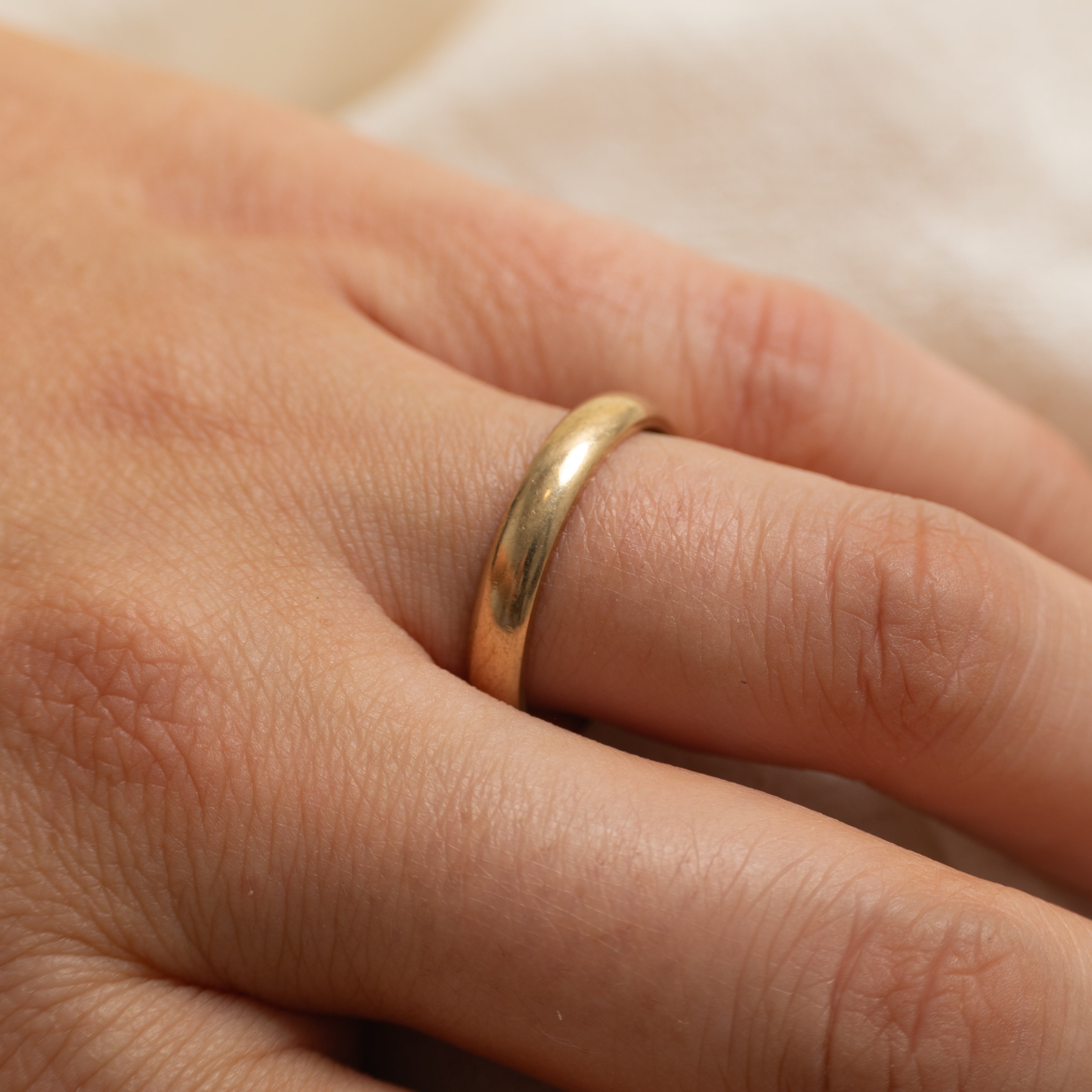 1977 London 9k Yellow Gold Plain Band | 3.5mm | SZ 8