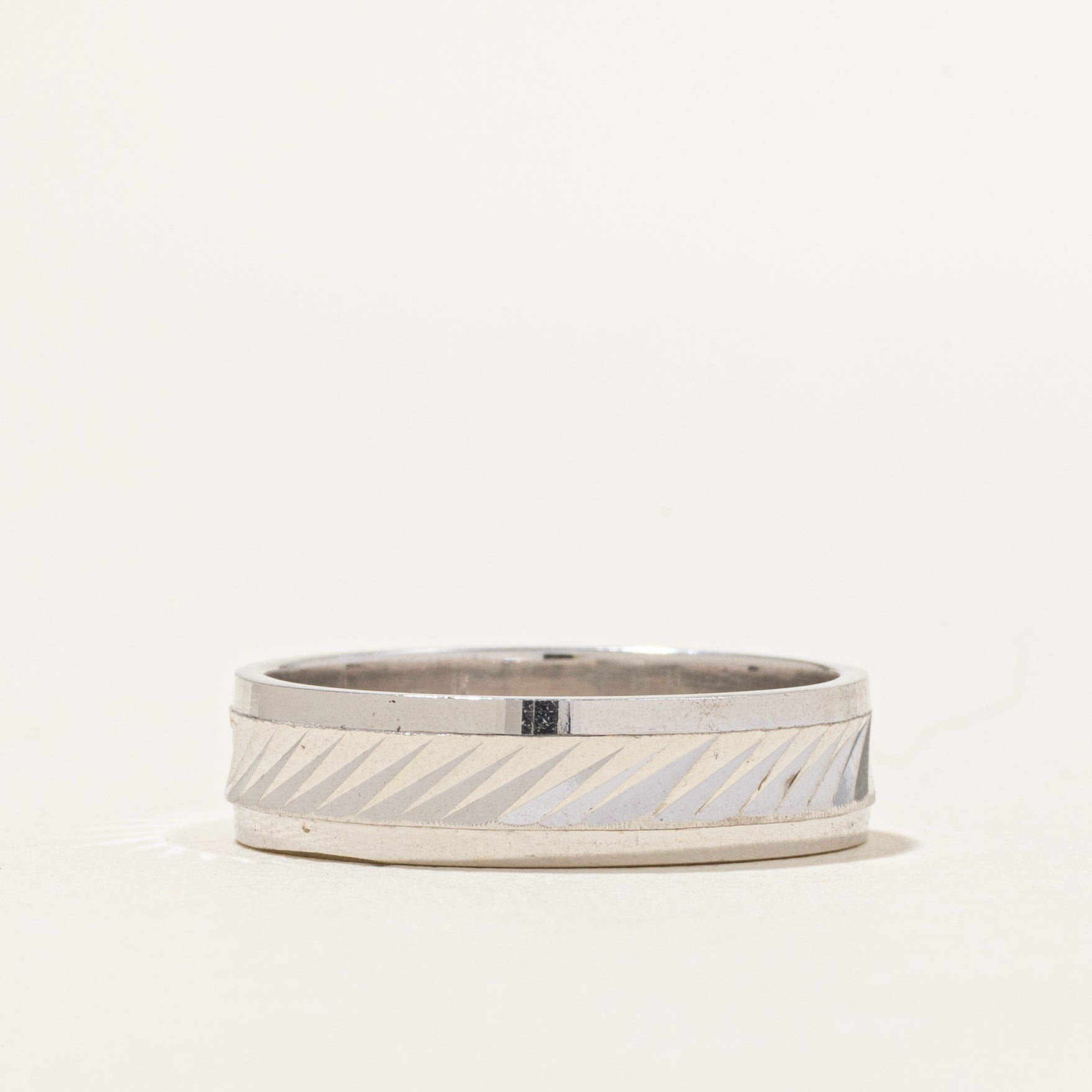 18K White Gold Textured Band | 5.5mm | SZ 8